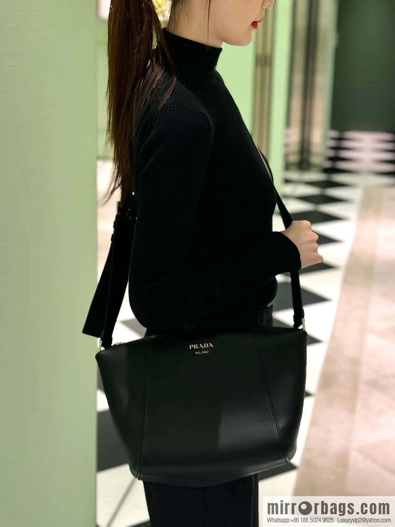 PRADA 🎉 new messenger bag 🎉 2VH177