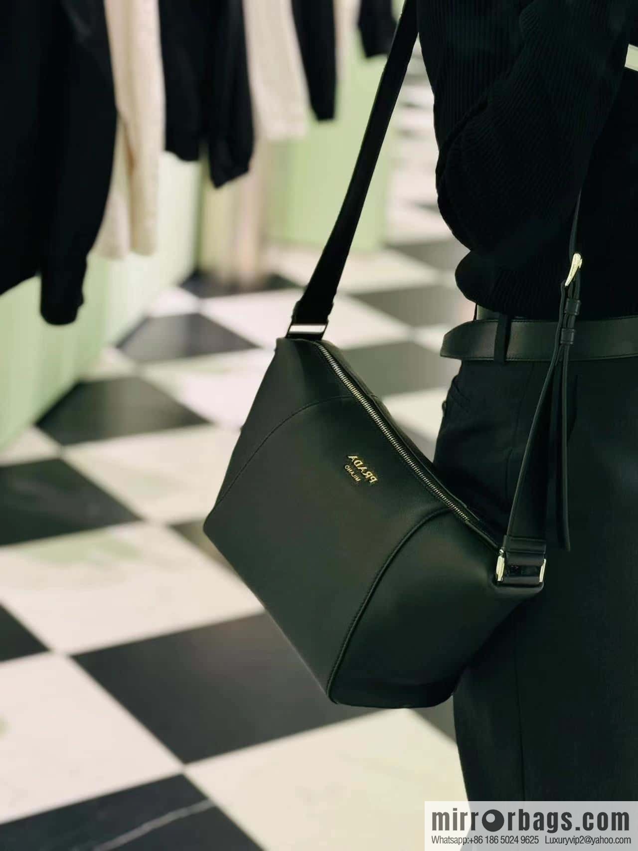 PRADA 🎉 new messenger bag 🎉 2VH177
