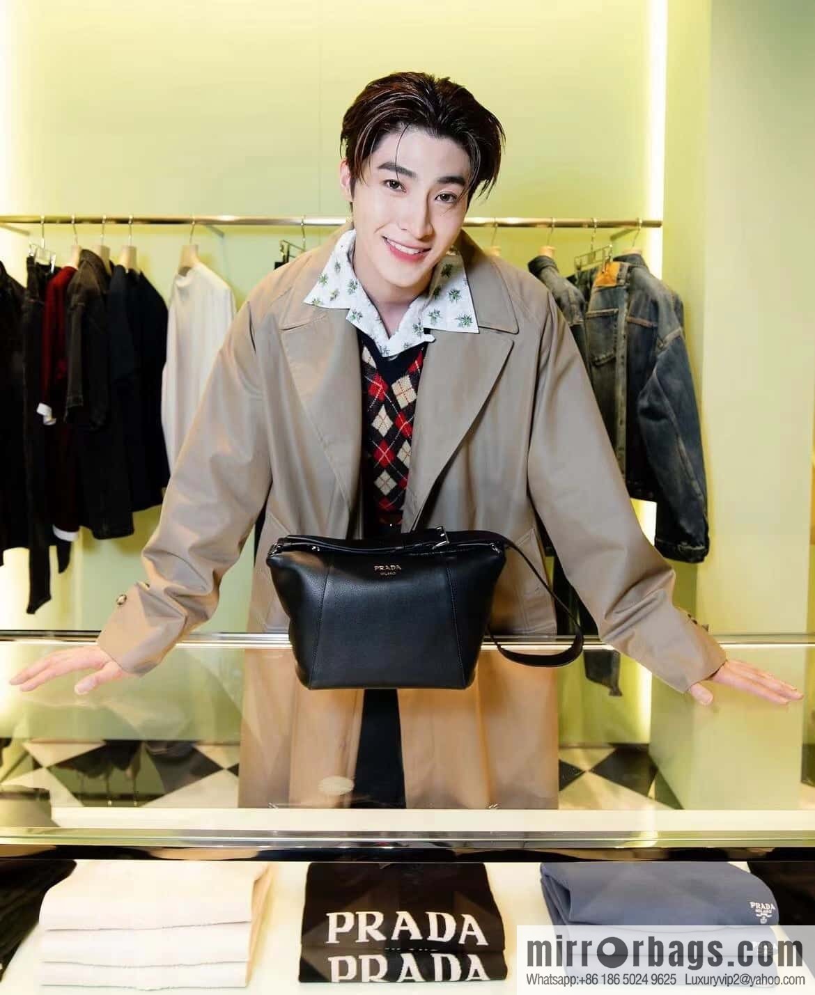 PRADA 🎉 new messenger bag 🎉 2VH177