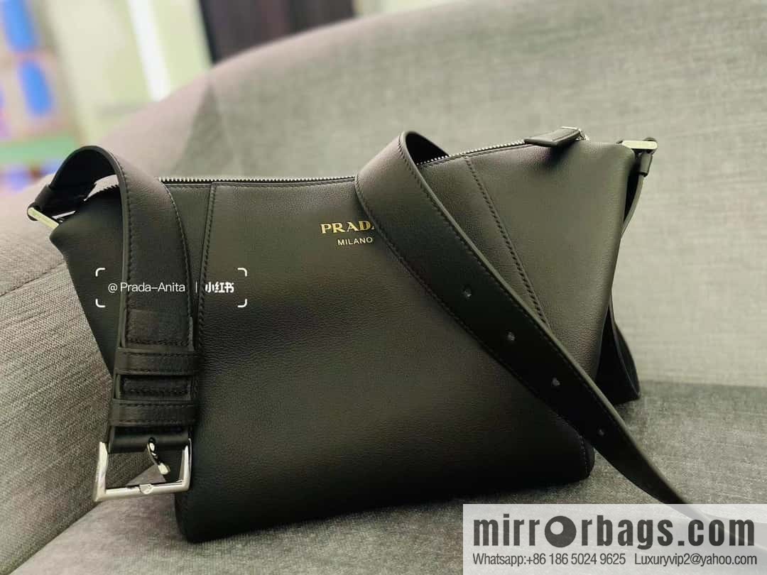 PRADA 🎉 new messenger bag 🎉 2VH177