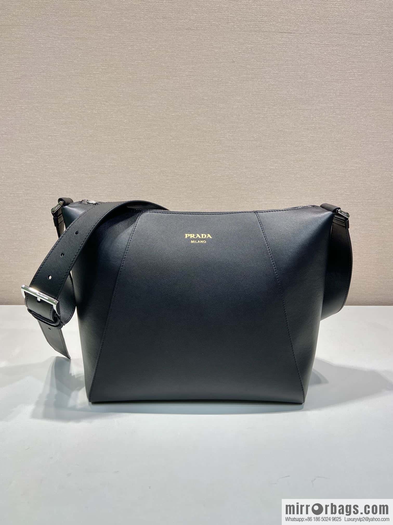 PRADA 🎉 new messenger bag 🎉 2VH177