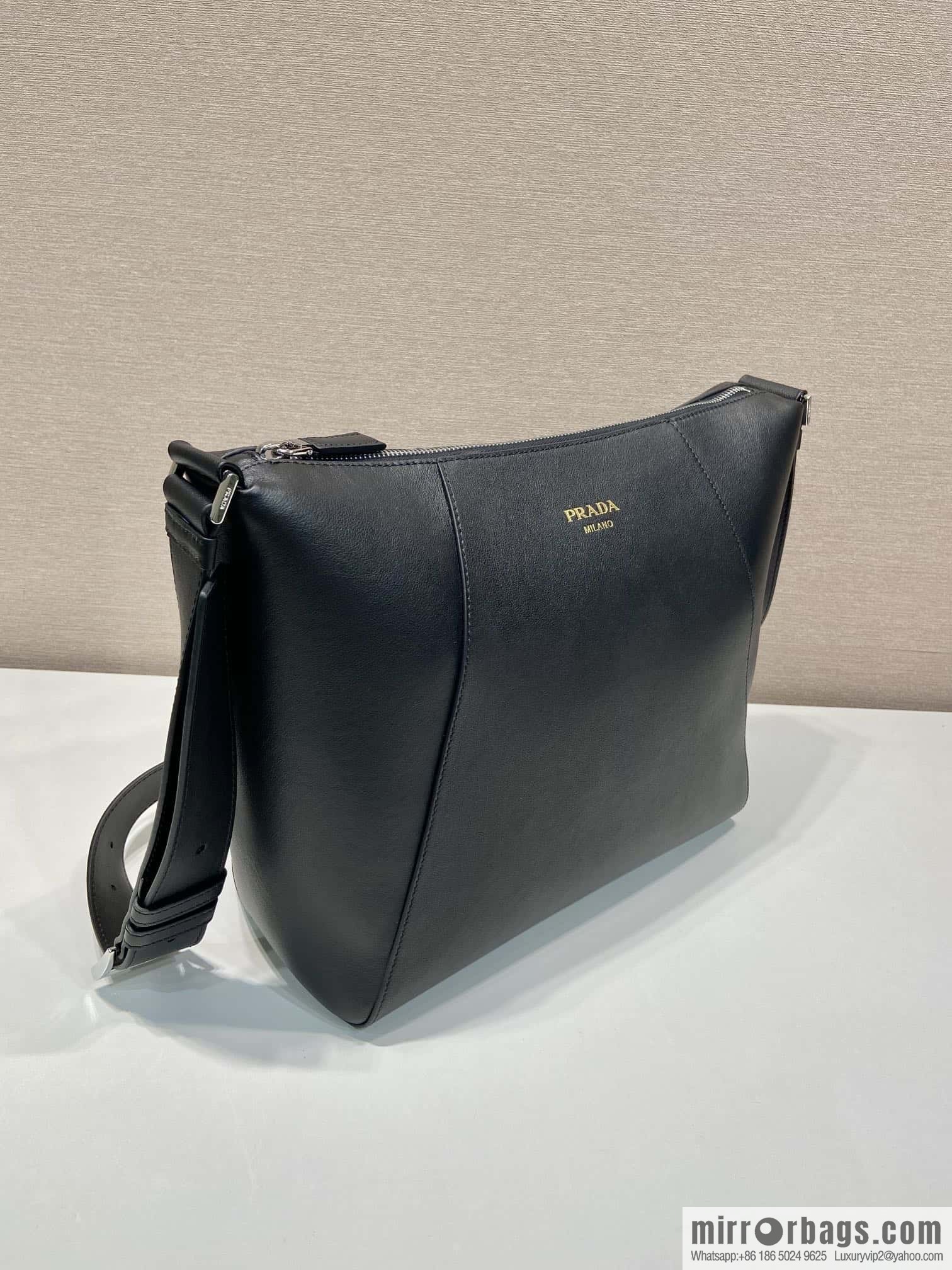 PRADA 🎉 new messenger bag 🎉 2VH177