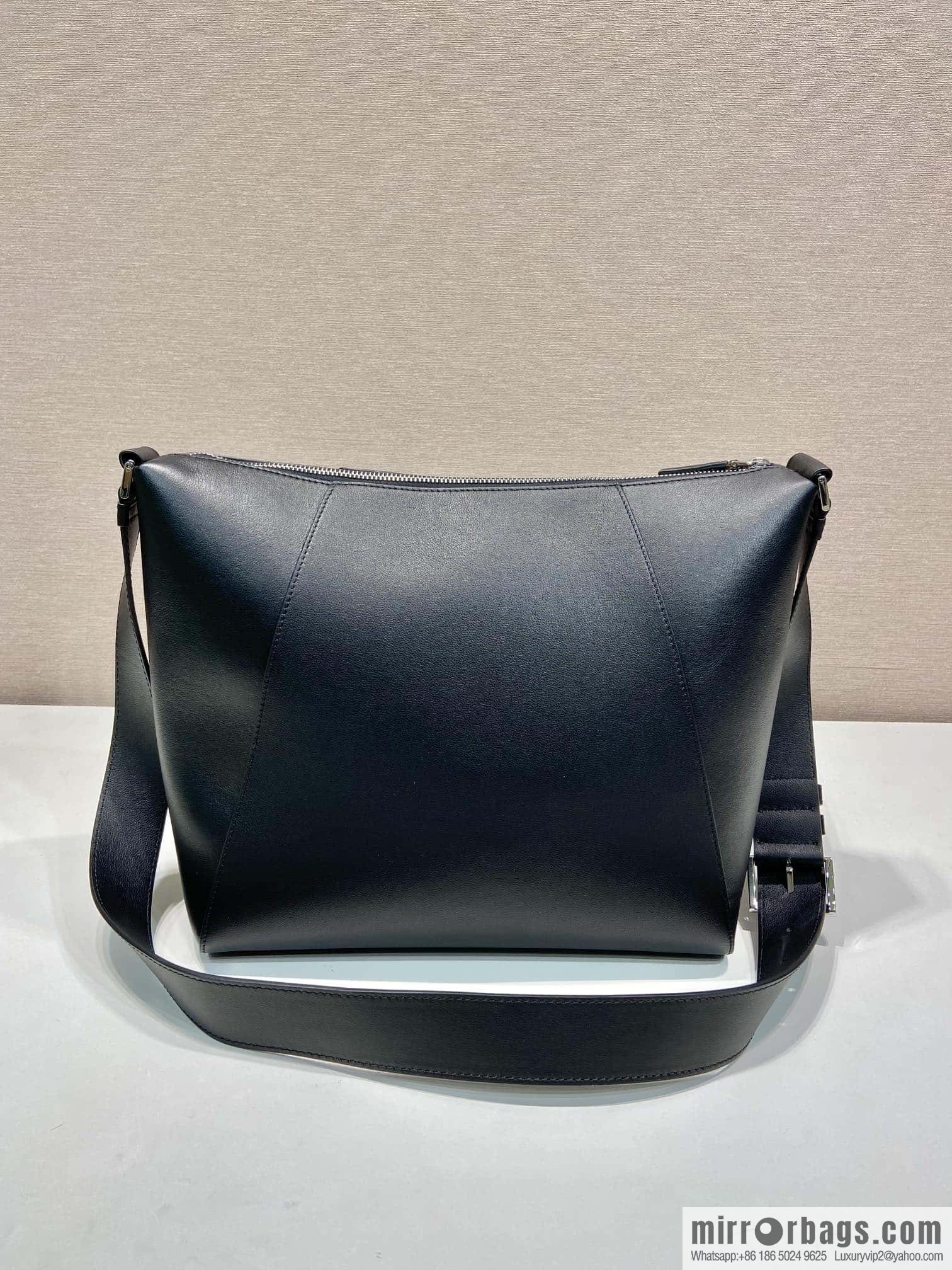 PRADA 🎉 new messenger bag 🎉 2VH177