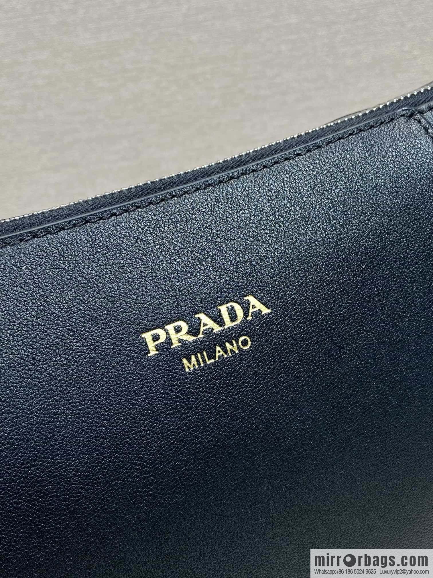 PRADA 🎉 new messenger bag 🎉 2VH177