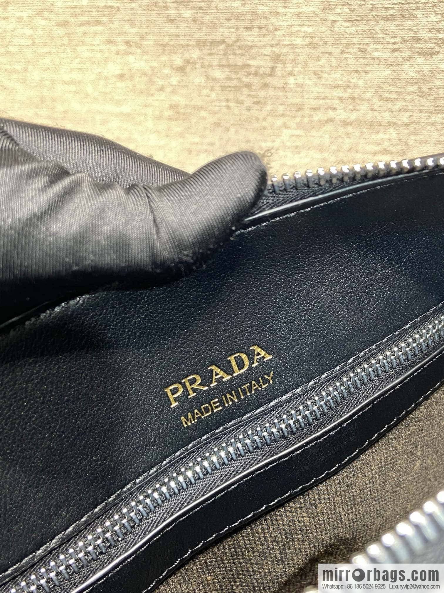 PRADA 🎉 new messenger bag 🎉 2VH177