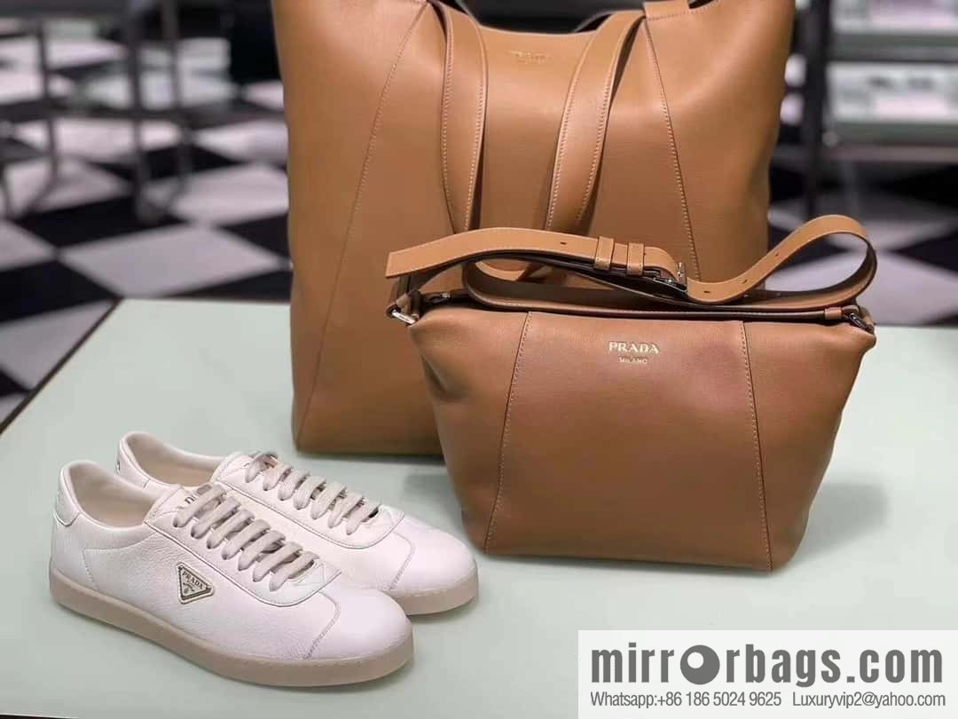 PRADA 🎉 new mailman bag 🎉 2VH177 brown