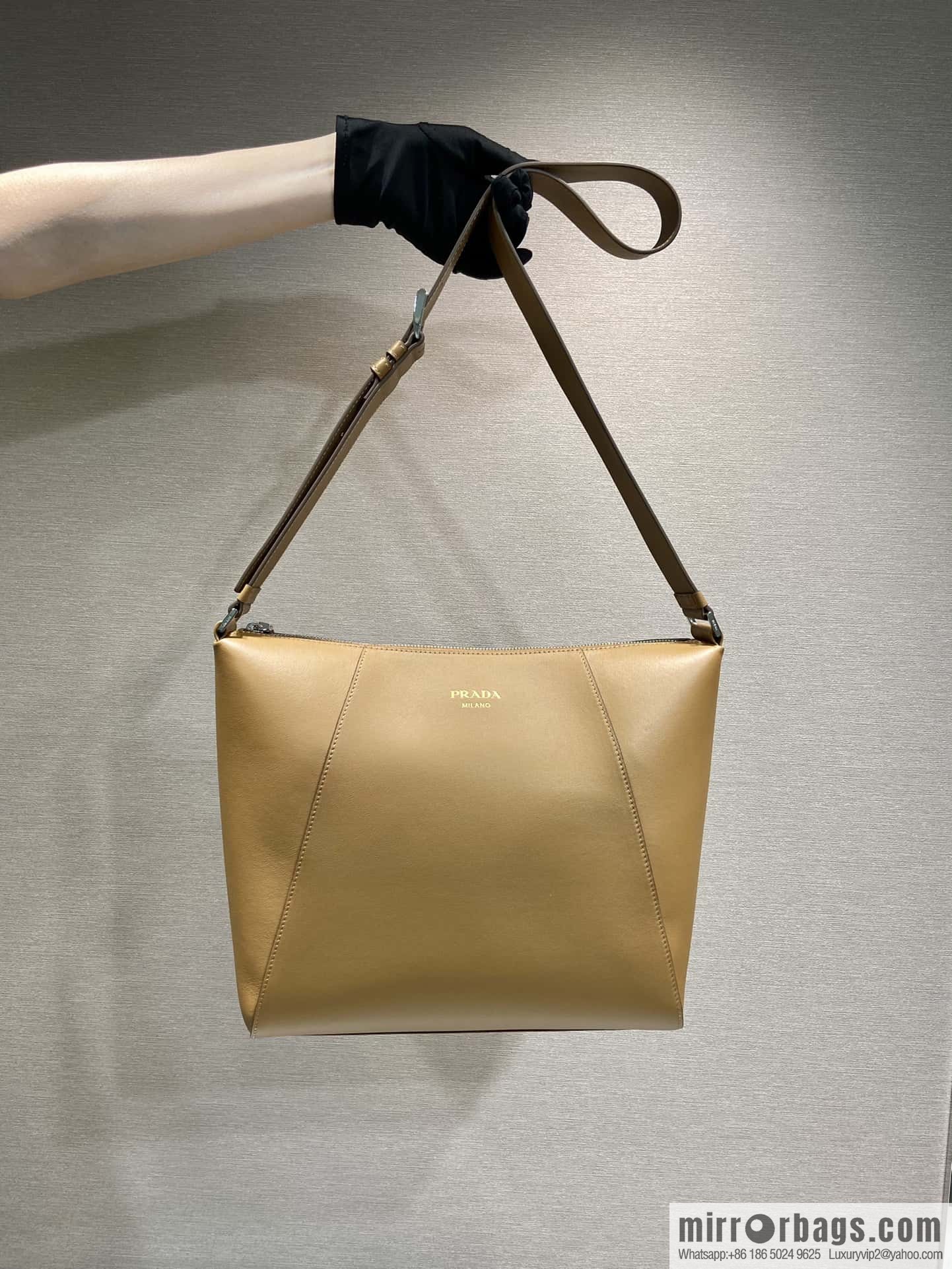 PRADA 🎉 new mailman bag 🎉 2VH177 brown