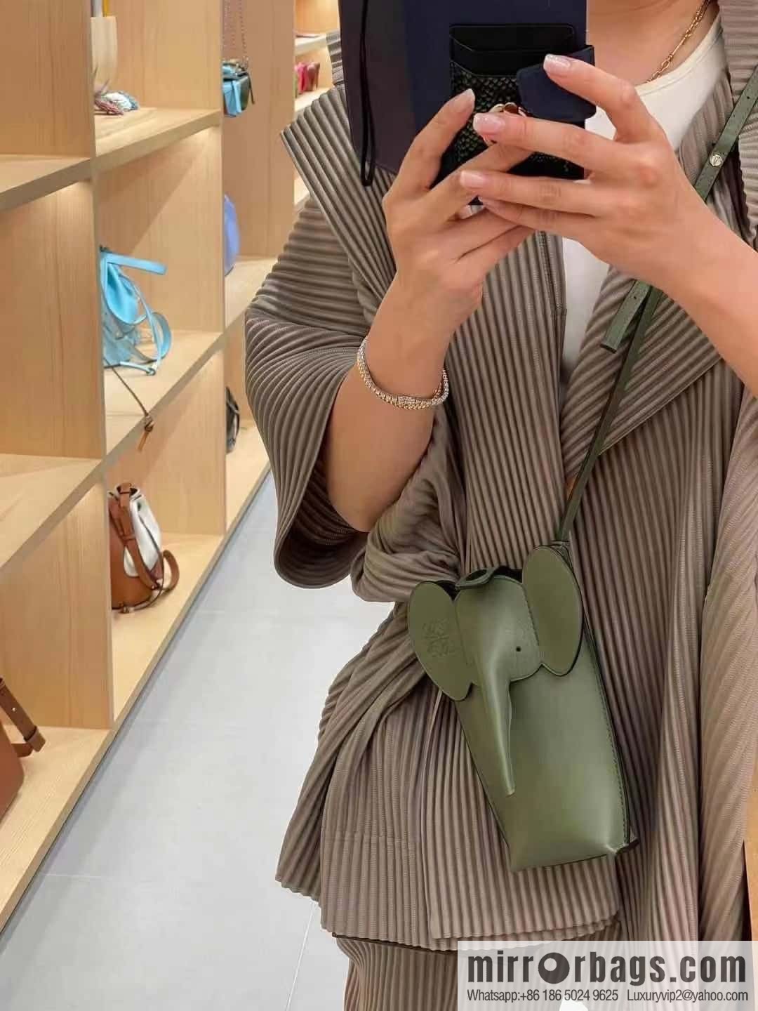 LOEWE 🐘 super act cute baby elephant mobile phone bag 0557 avocado green