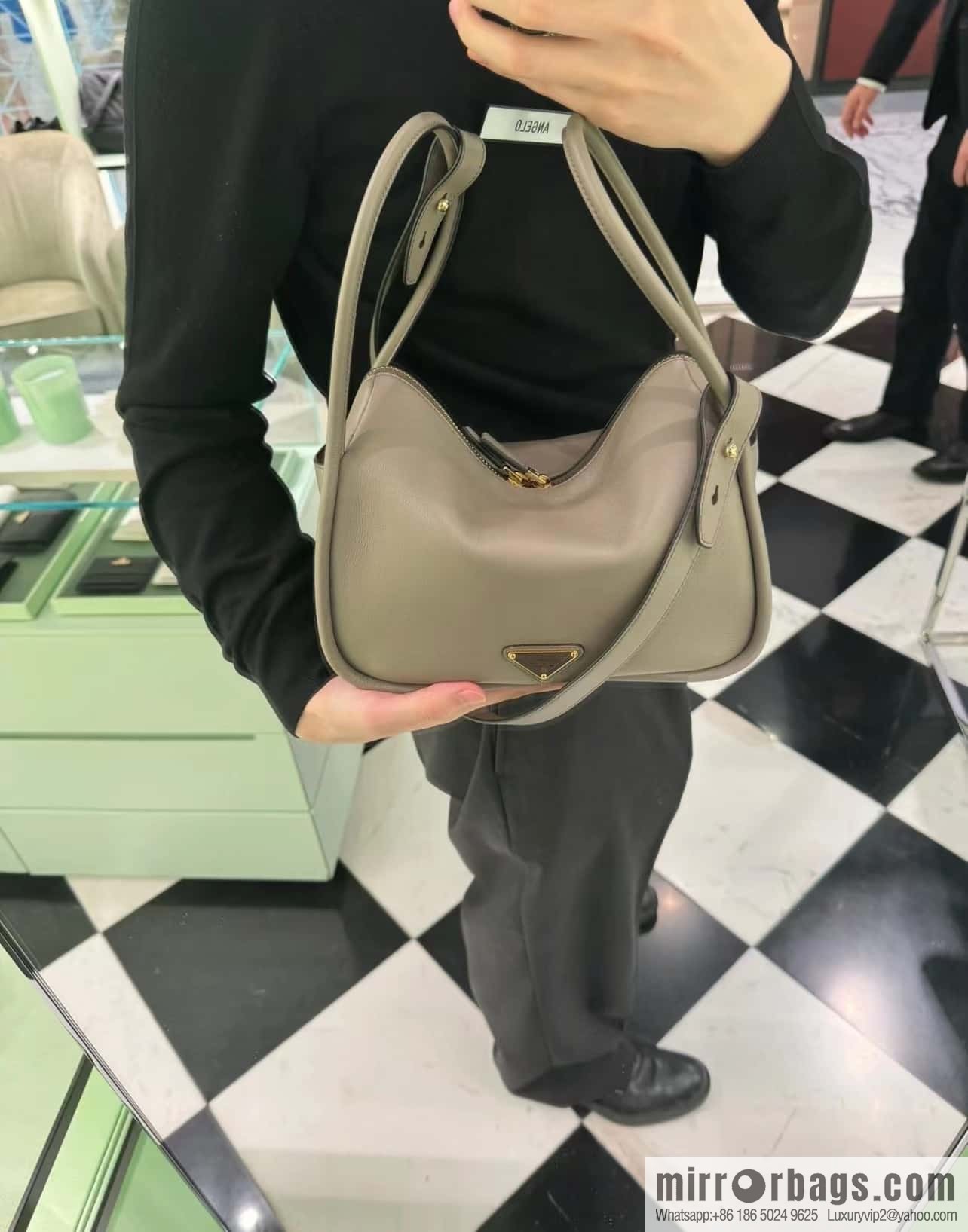 PRADA 🎉 new 🎉 1BA451 new color