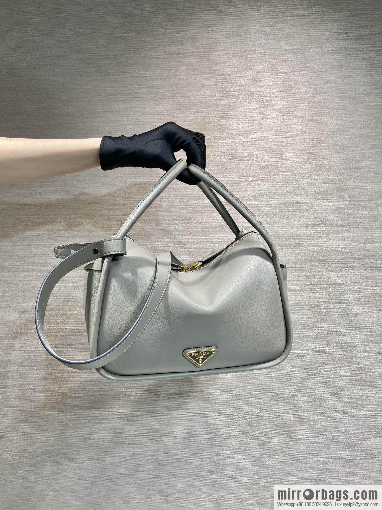 PRADA 🎉 new 🎉 1BA451 new color