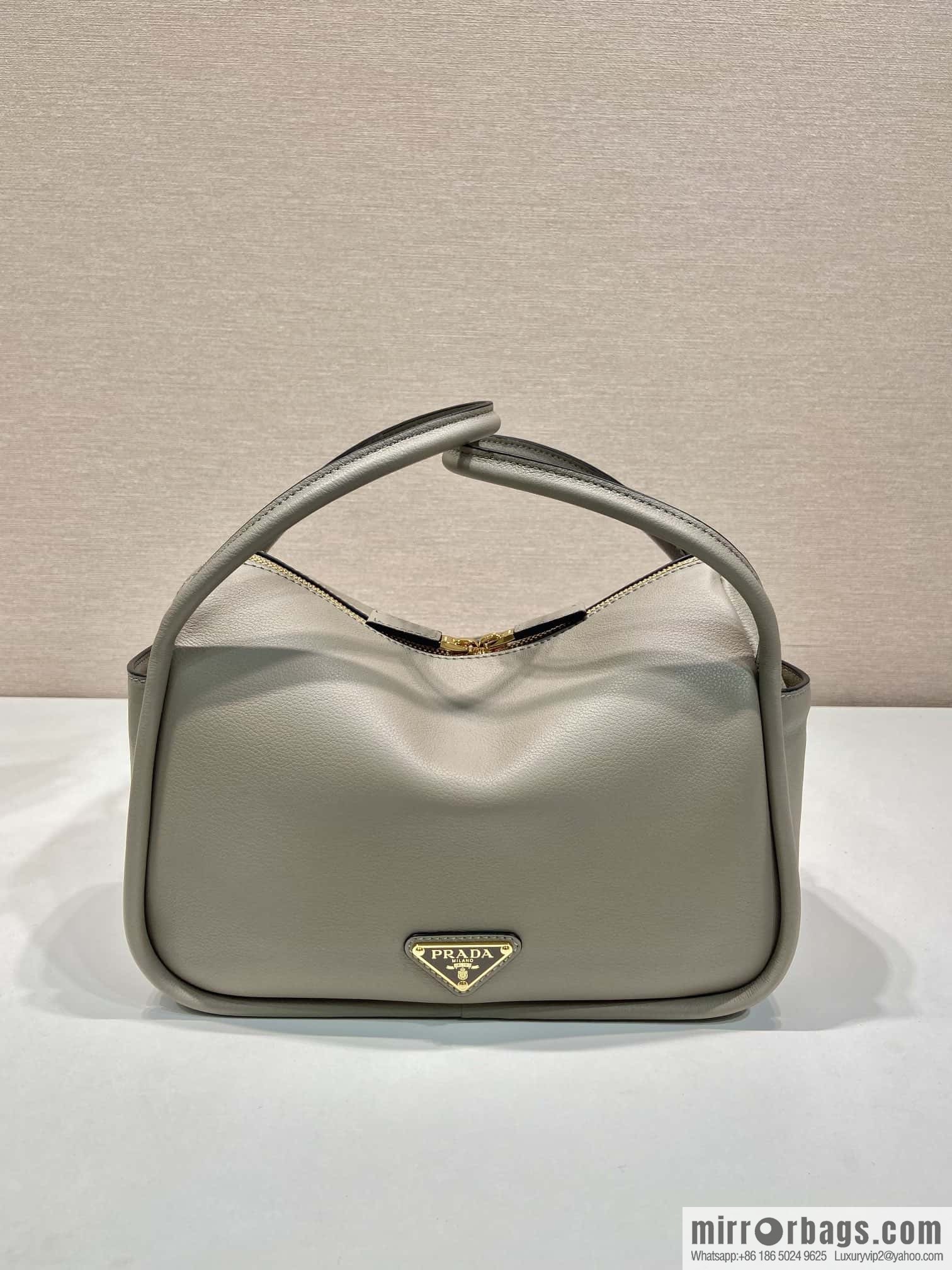 PRADA 🎉 new 🎉 1BA451 new color