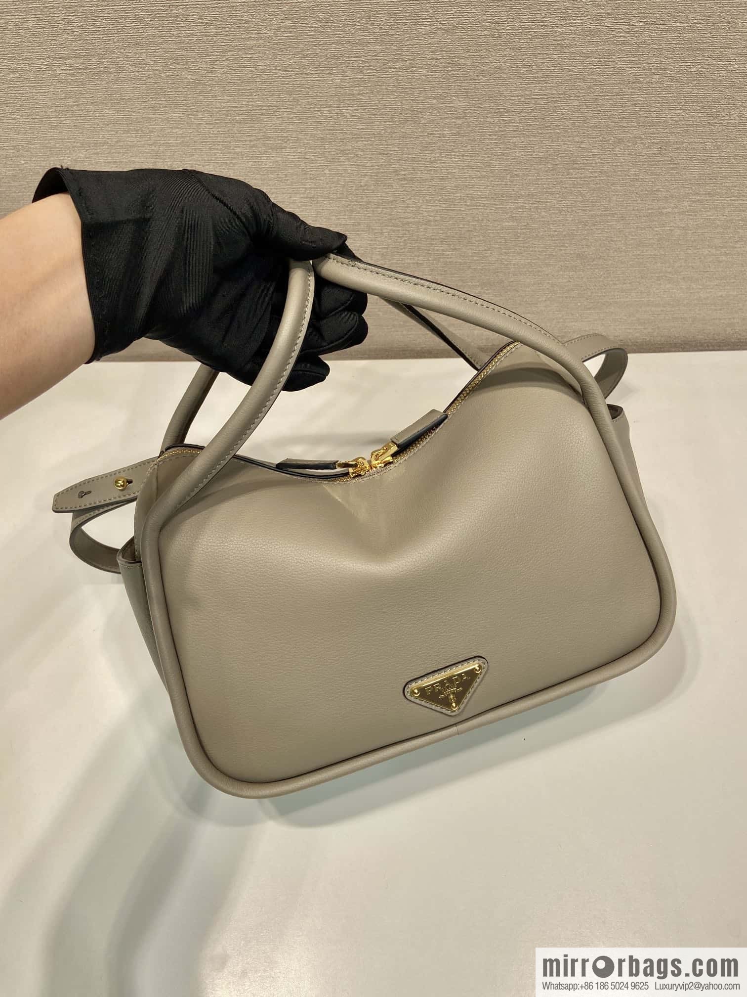PRADA 🎉 new 🎉 1BA451 new color