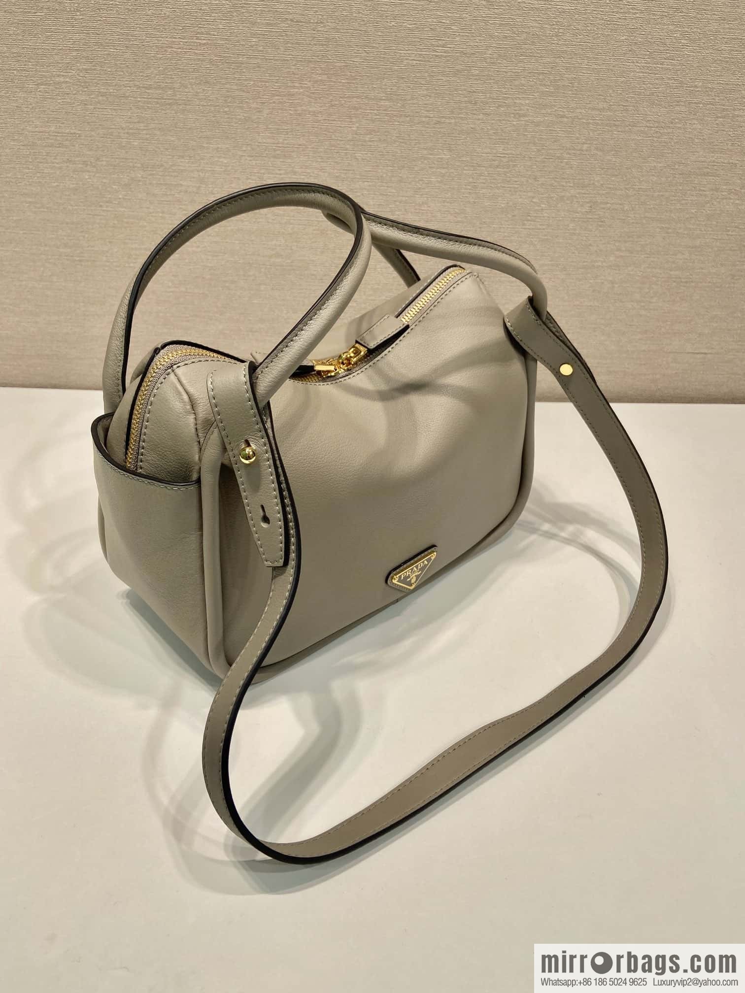 PRADA 🎉 new 🎉 1BA451 new color