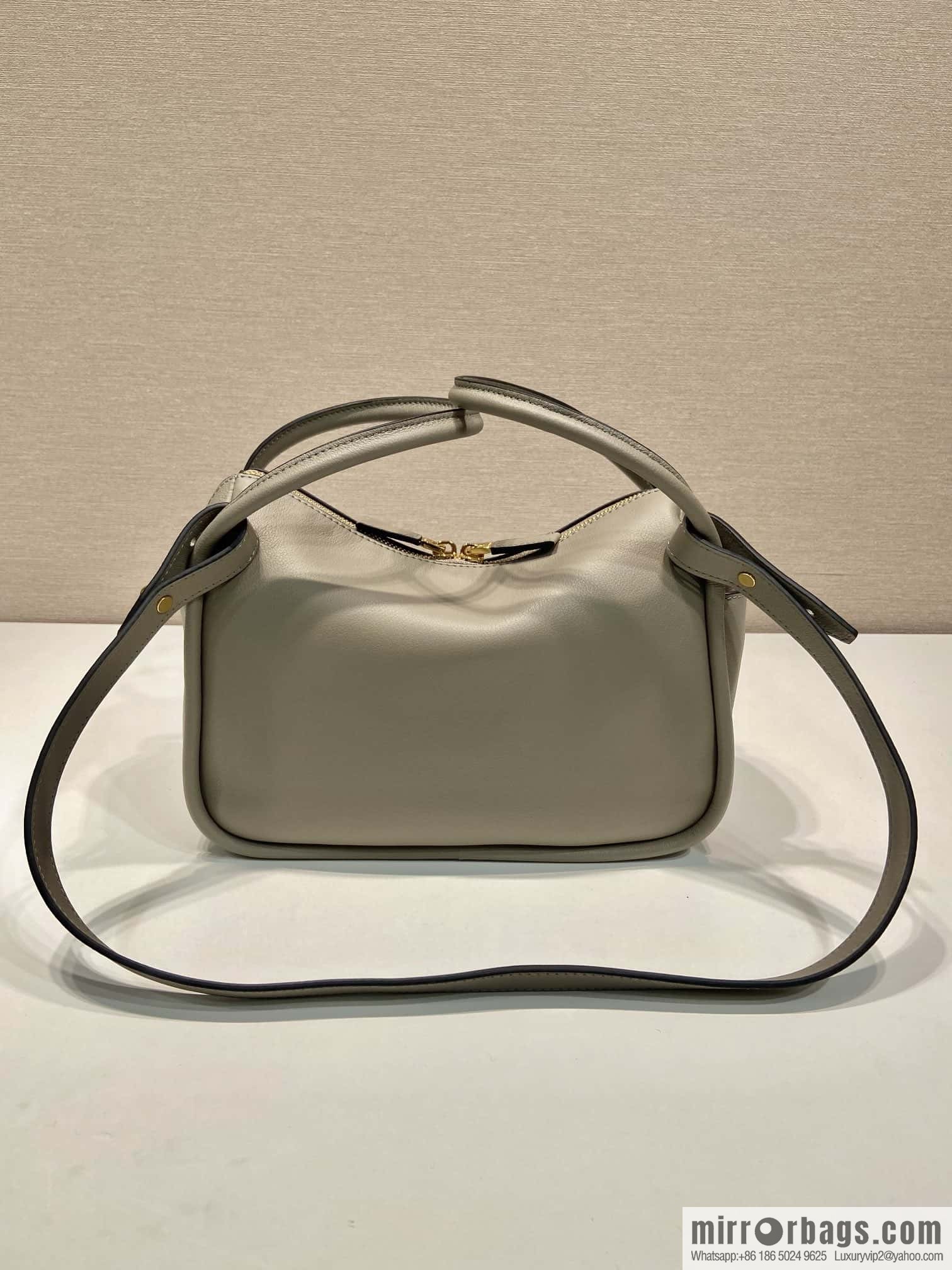 PRADA 🎉 new 🎉 1BA451 new color