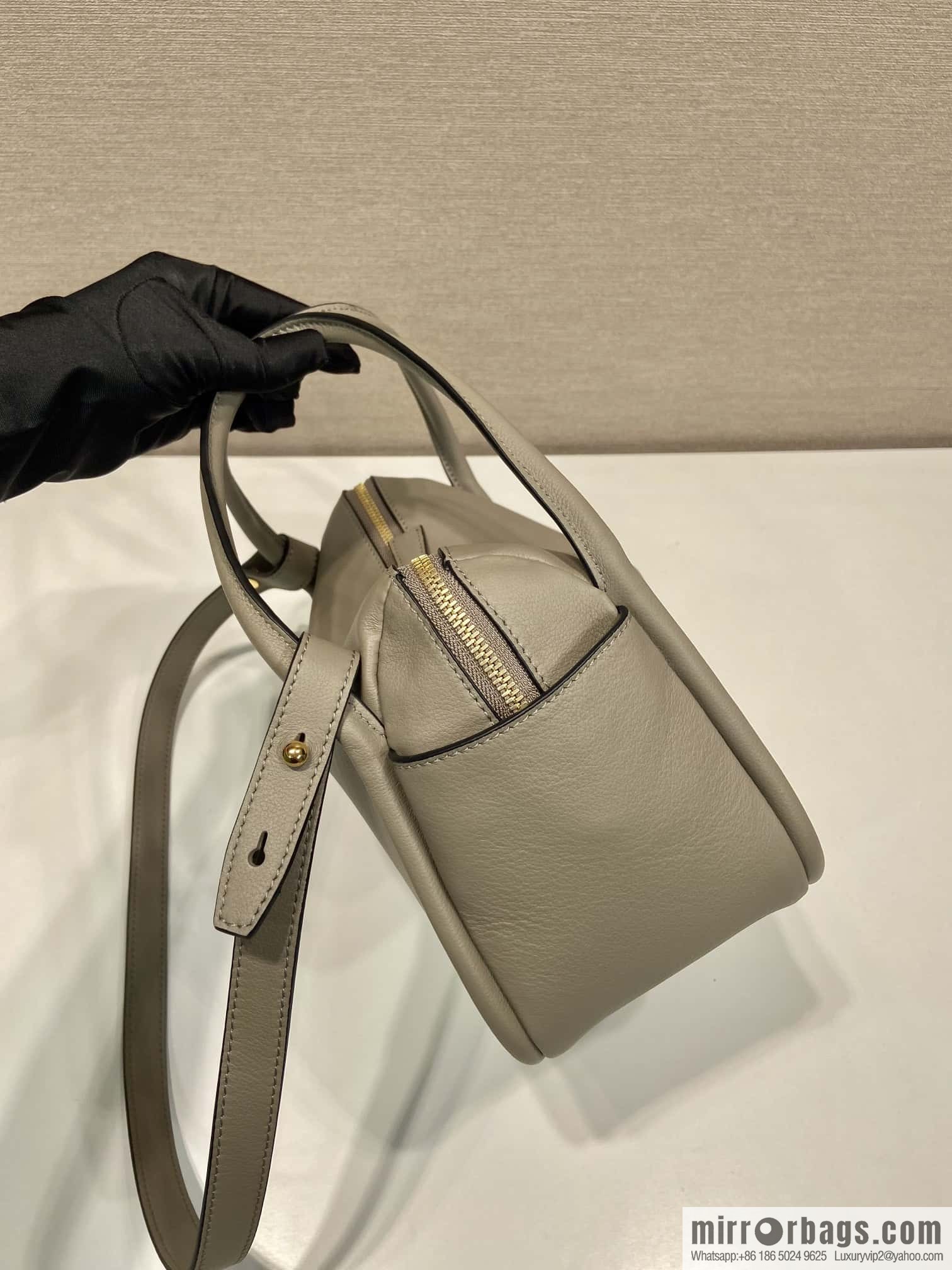 PRADA 🎉 new 🎉 1BA451 new color