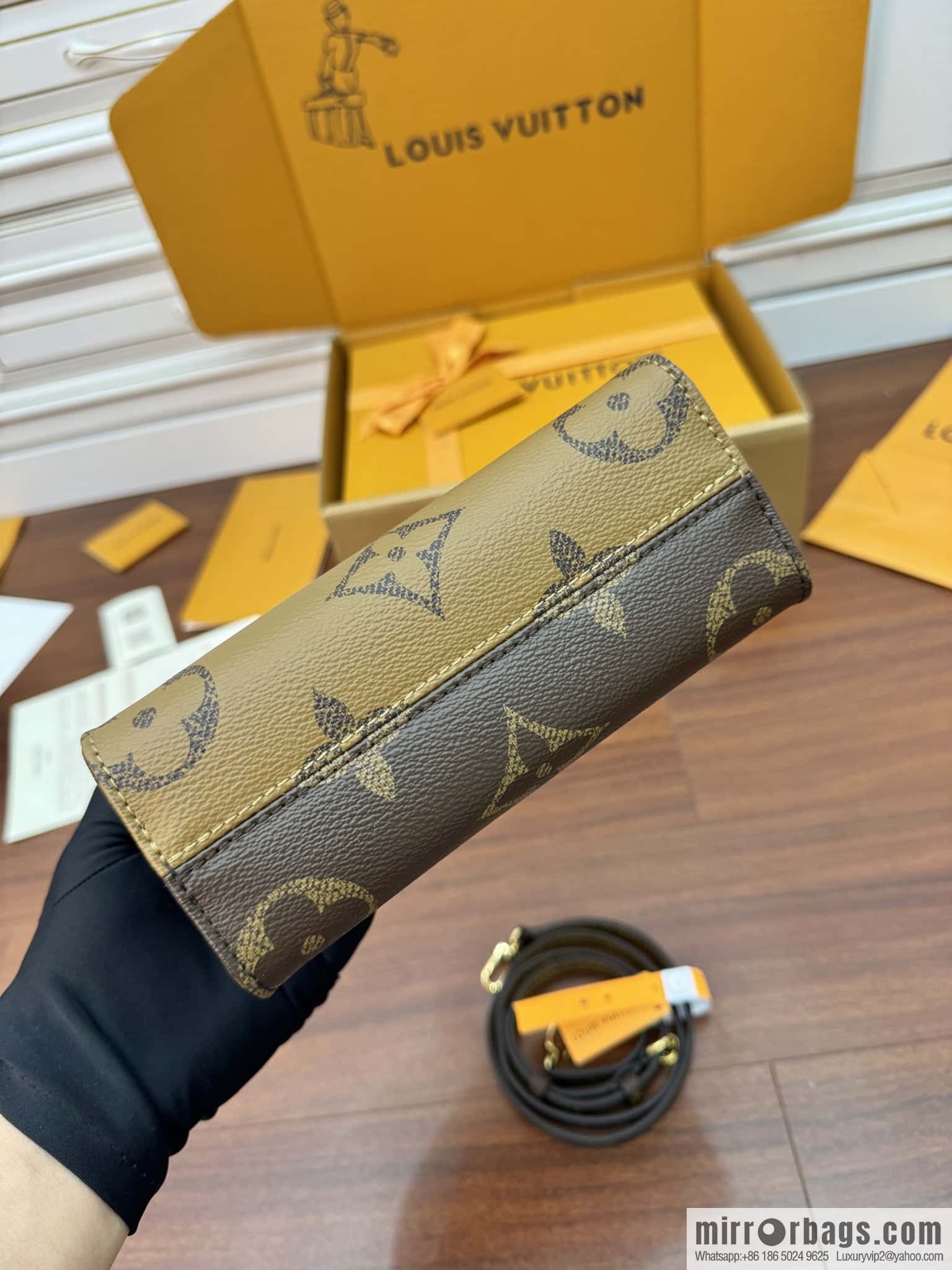 LV M46839 ONTHEGO BB handbag