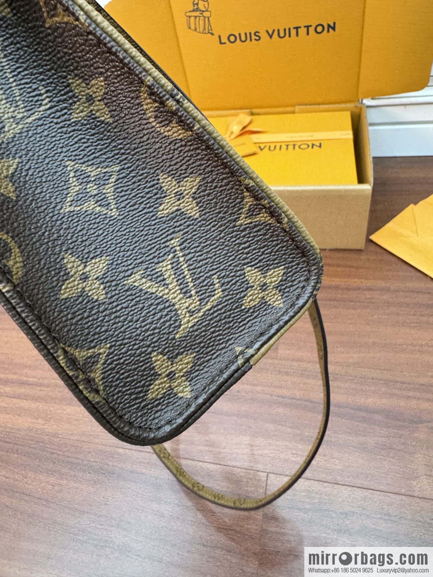 LV M46839 ONTHEGO BB handbag