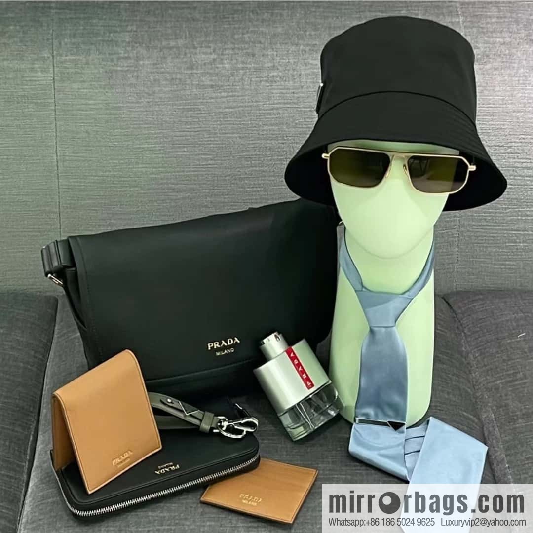 PRADA 🎉 new mailman bag 🎉🎉 2VD069 black