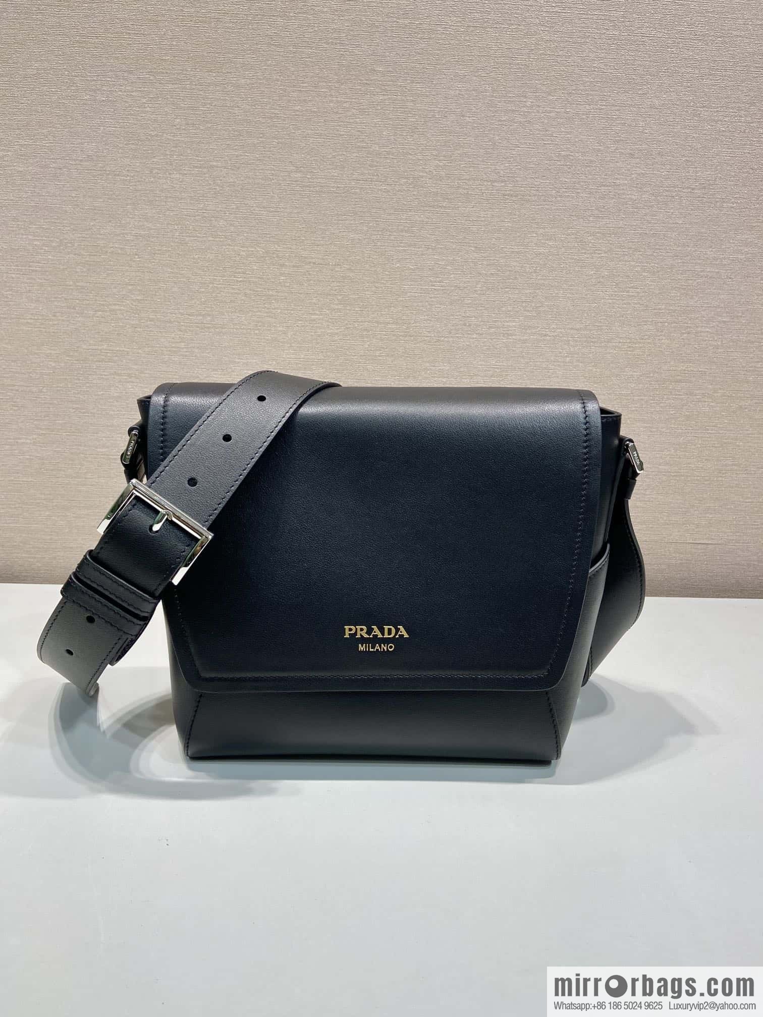 PRADA 🎉 new mailman bag 🎉🎉 2VD069 black