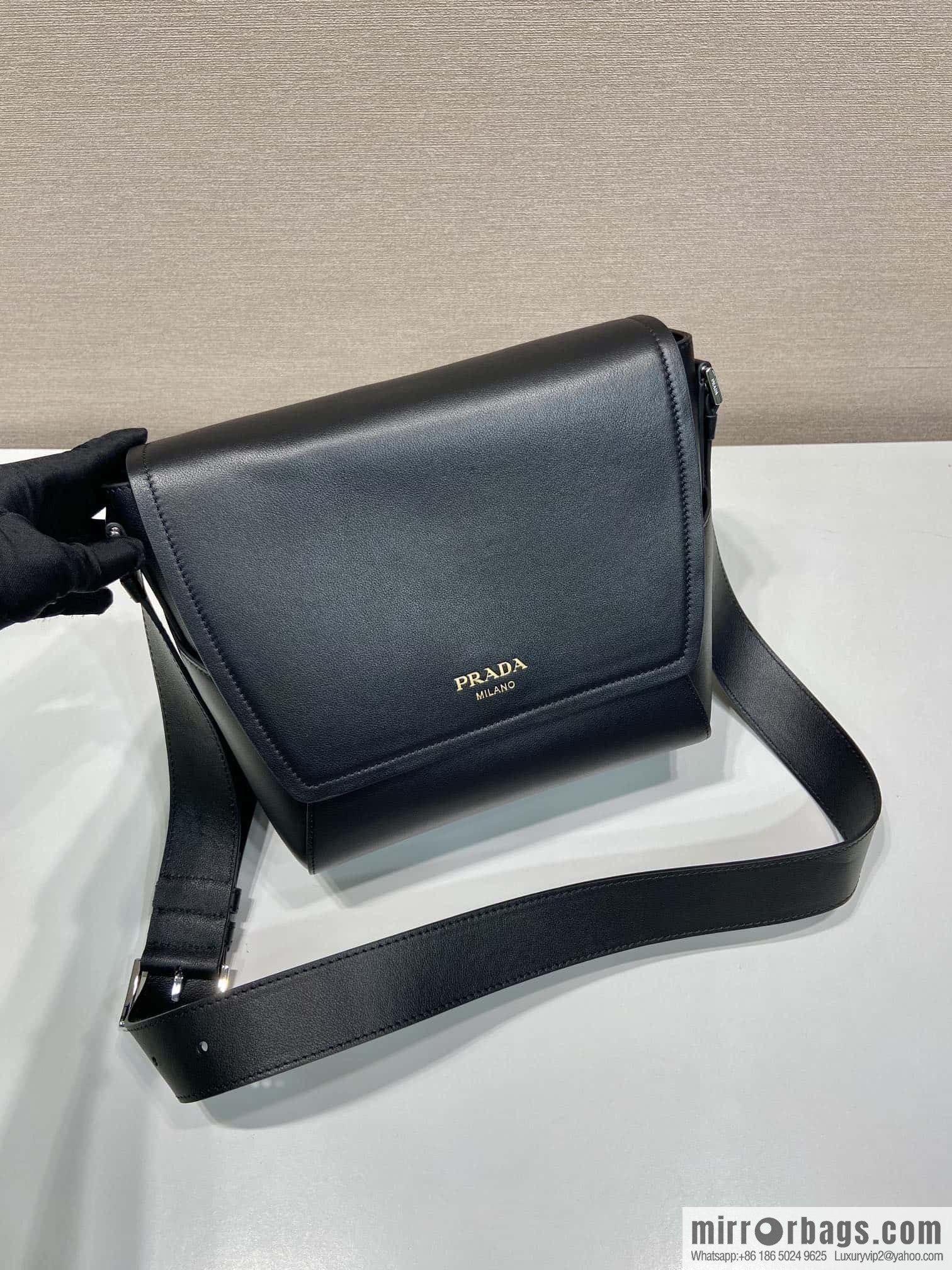 PRADA 🎉 new mailman bag 🎉🎉 2VD069 black