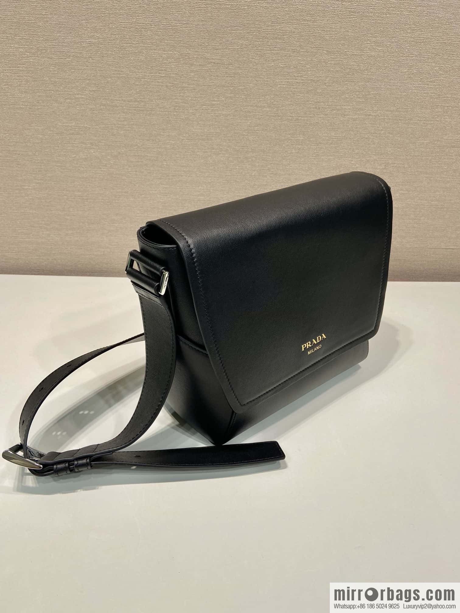 PRADA 🎉 new mailman bag 🎉🎉 2VD069 black