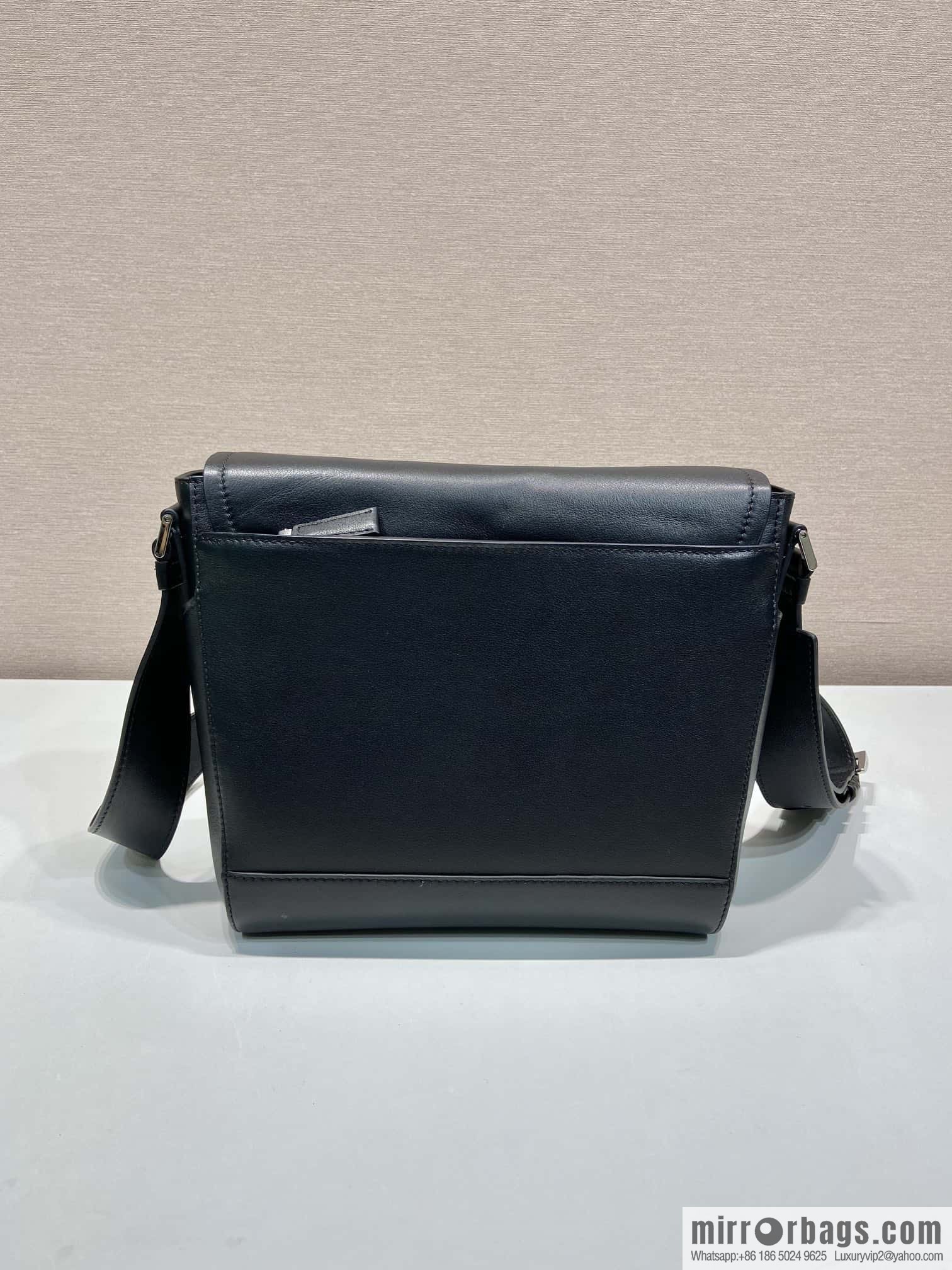 PRADA 🎉 new mailman bag 🎉🎉 2VD069 black