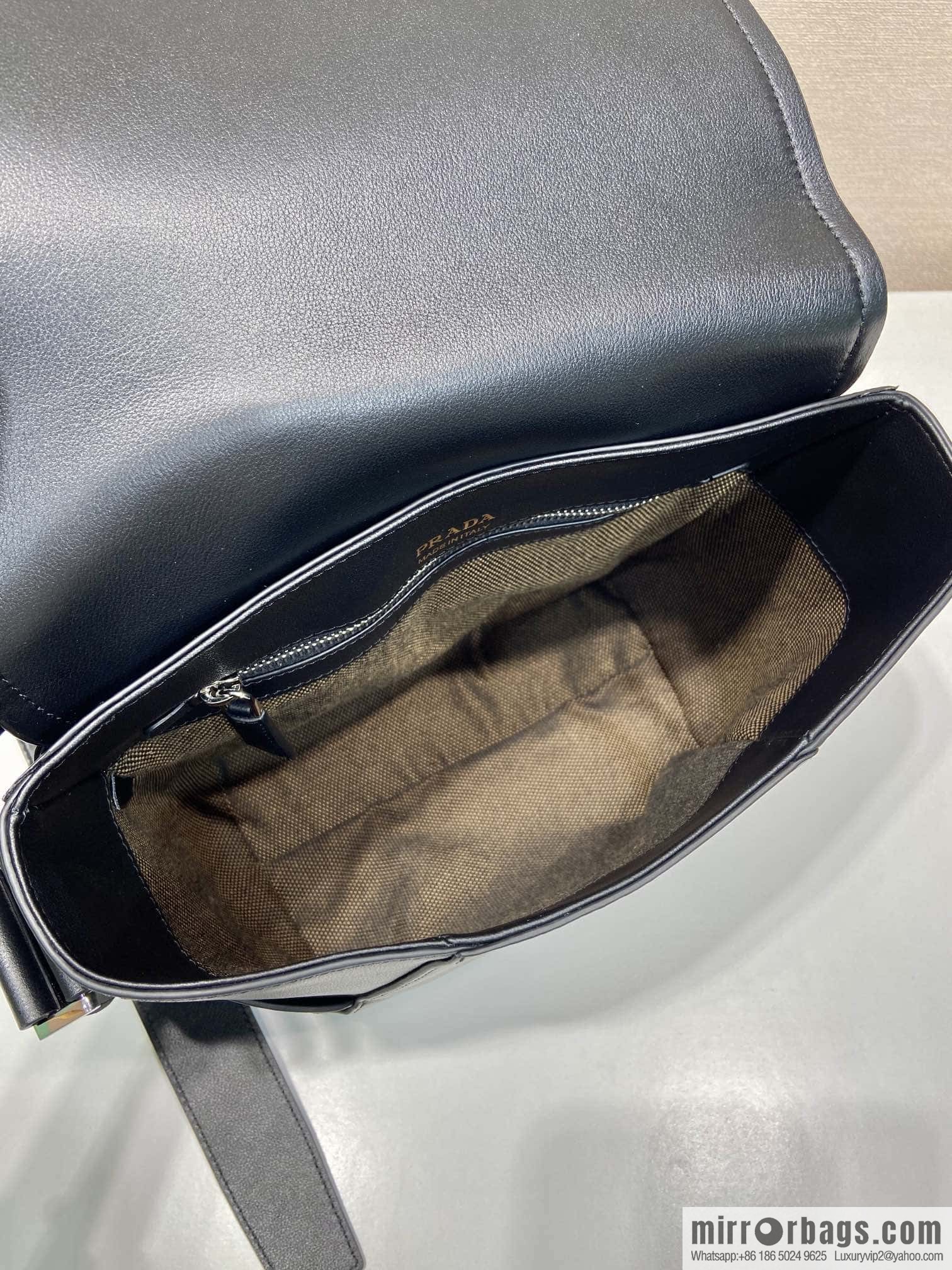 PRADA 🎉 new mailman bag 🎉🎉 2VD069 black