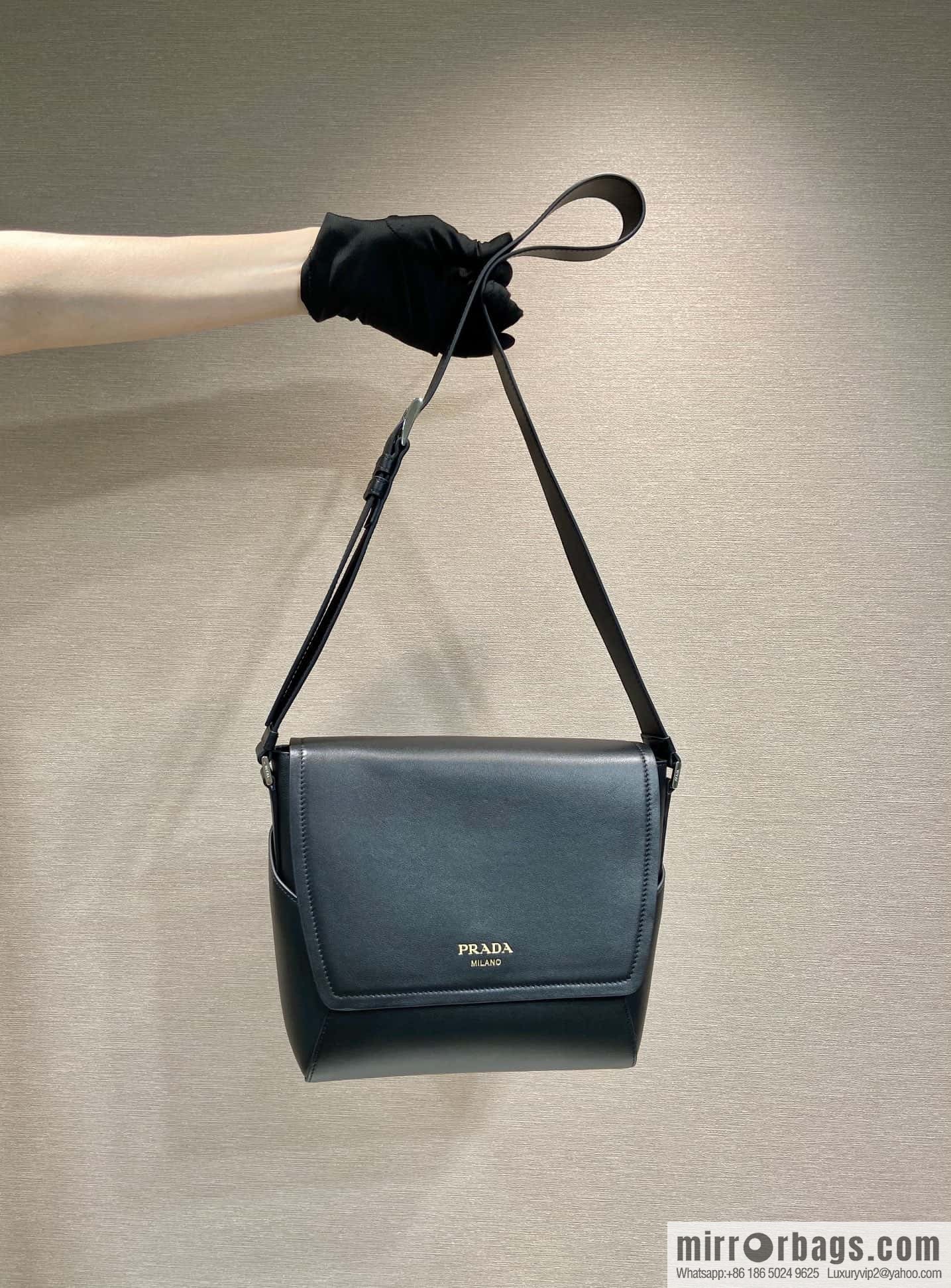 PRADA 🎉 new mailman bag 🎉🎉 2VD069 black