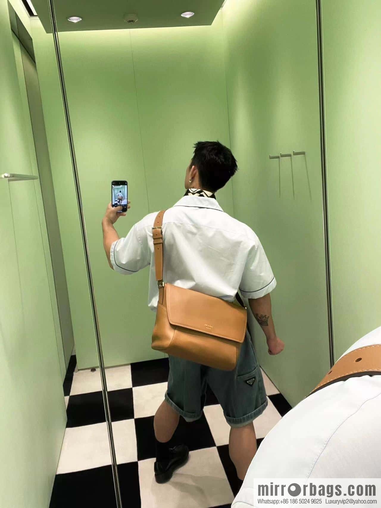 PRADA 🎉 new mailman bag 🎉🎉 2VD069 brown