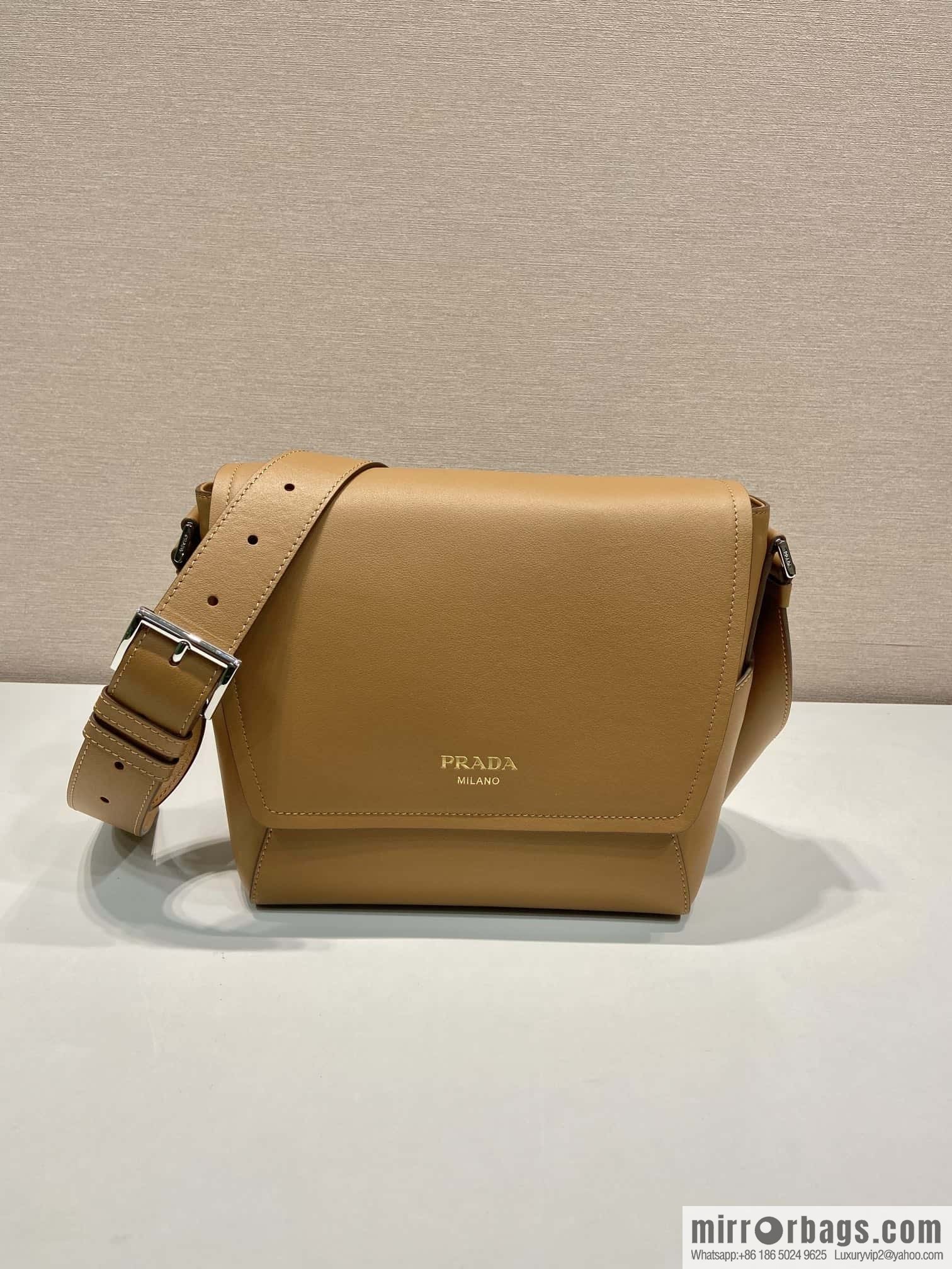 PRADA 🎉 new mailman bag 🎉🎉 2VD069 brown