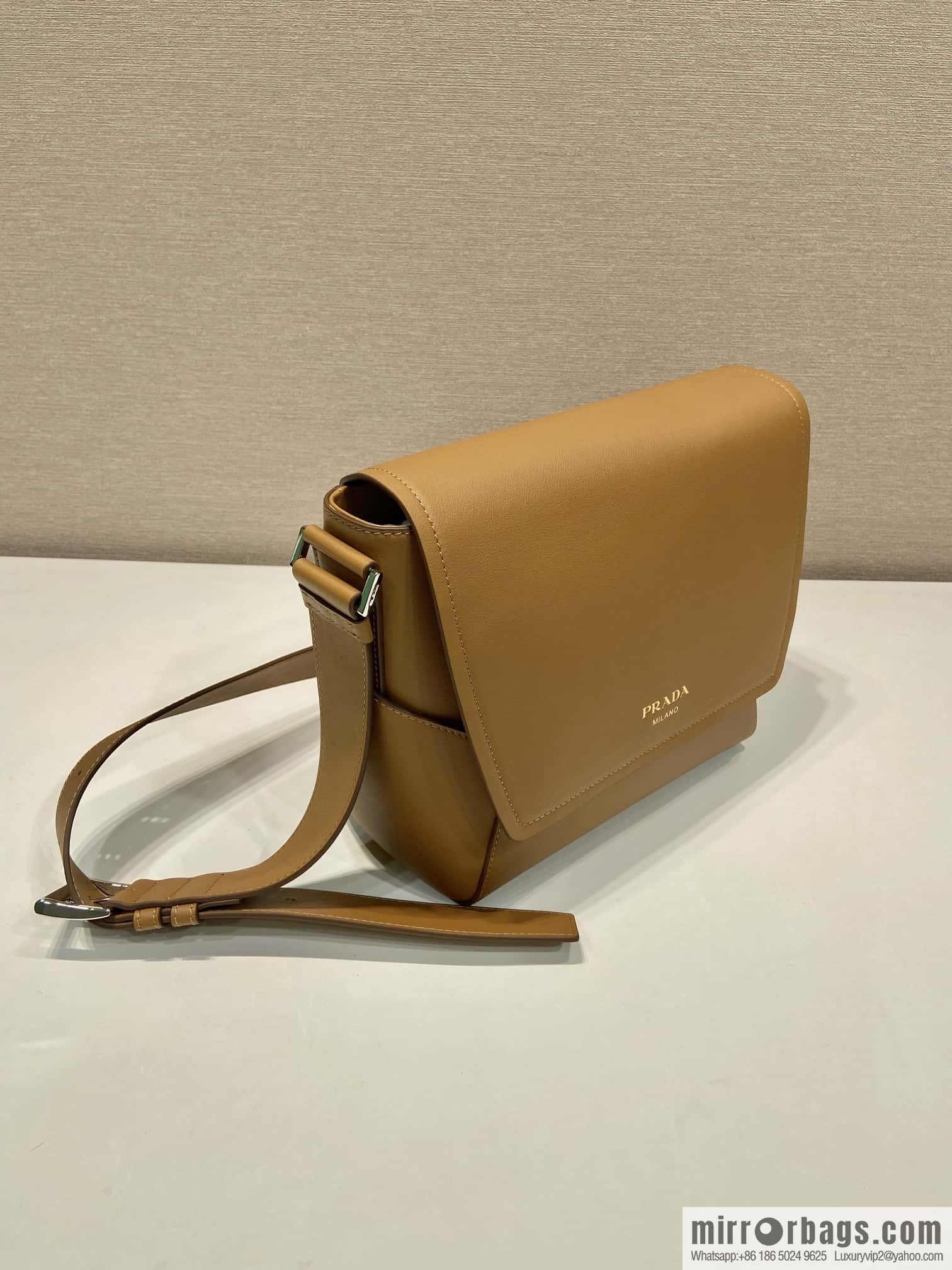 PRADA 🎉 new mailman bag 🎉🎉 2VD069 brown