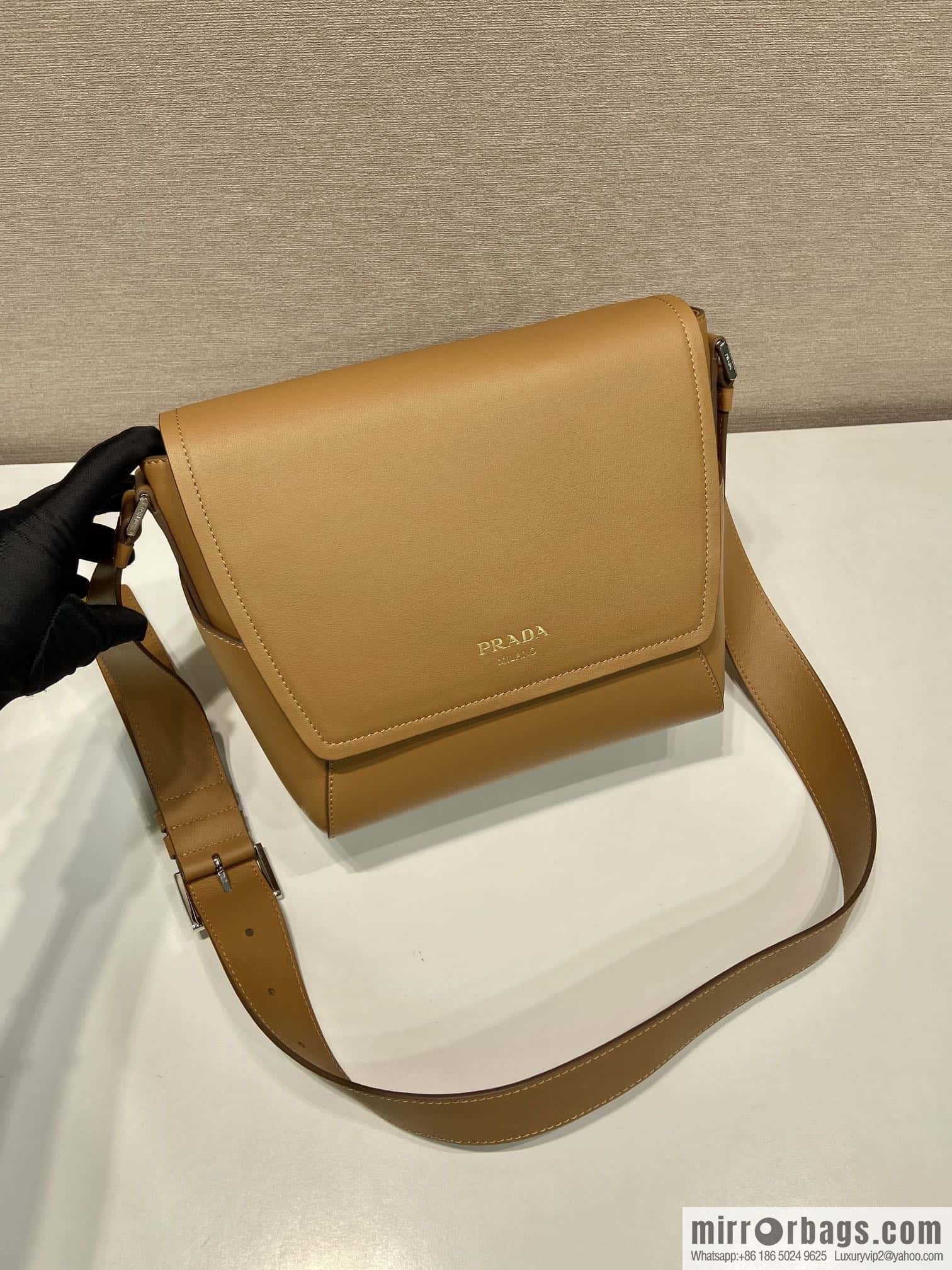 PRADA 🎉 new mailman bag 🎉🎉 2VD069 brown