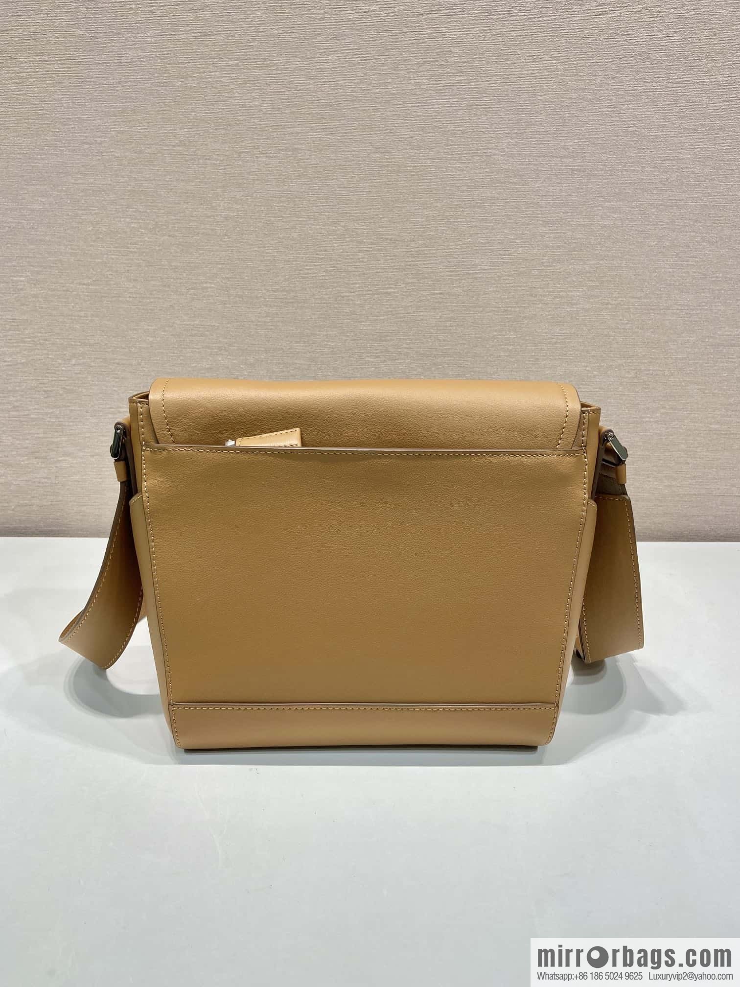 PRADA 🎉 new mailman bag 🎉🎉 2VD069 brown