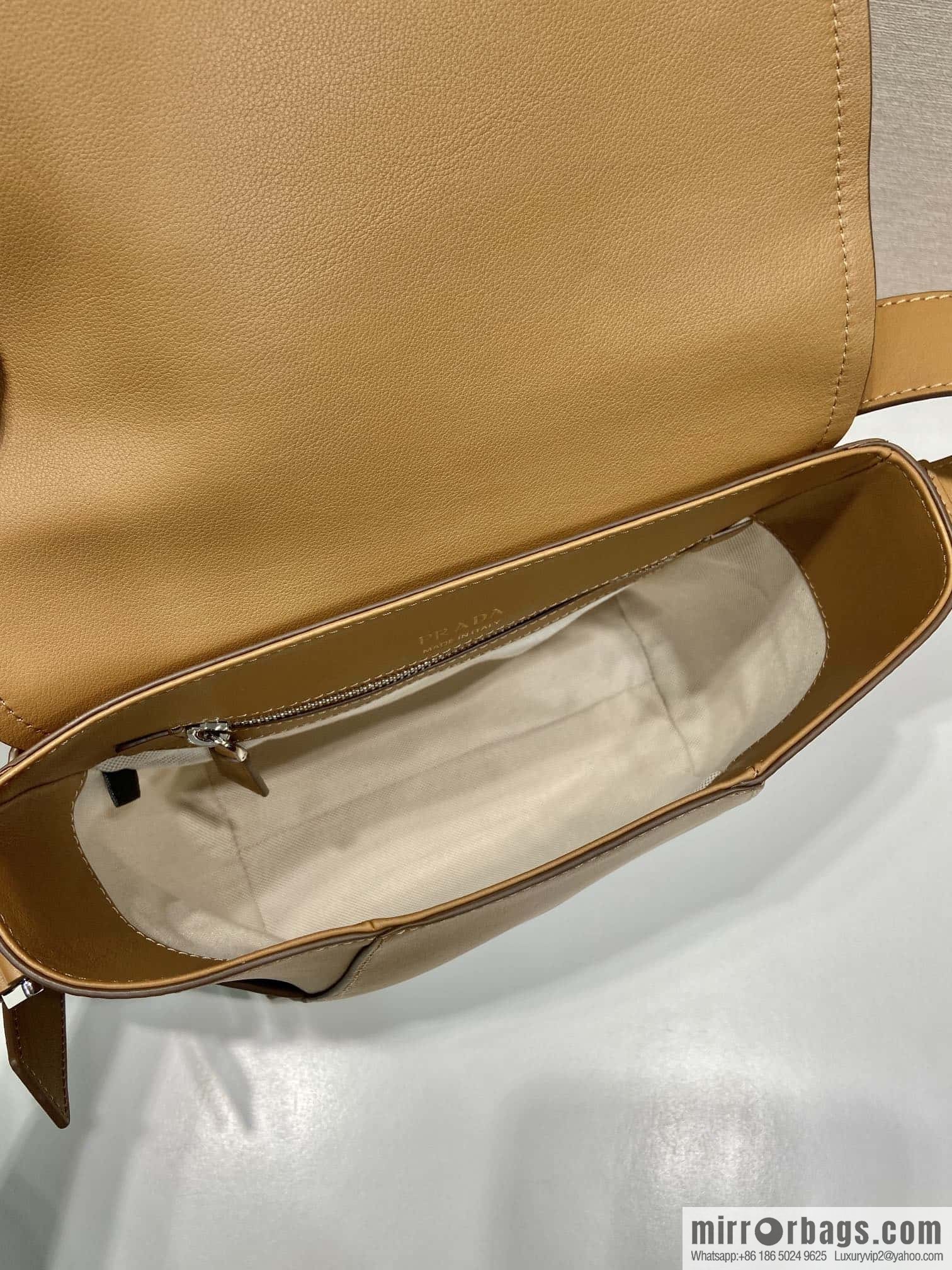 PRADA 🎉 new mailman bag 🎉🎉 2VD069 brown