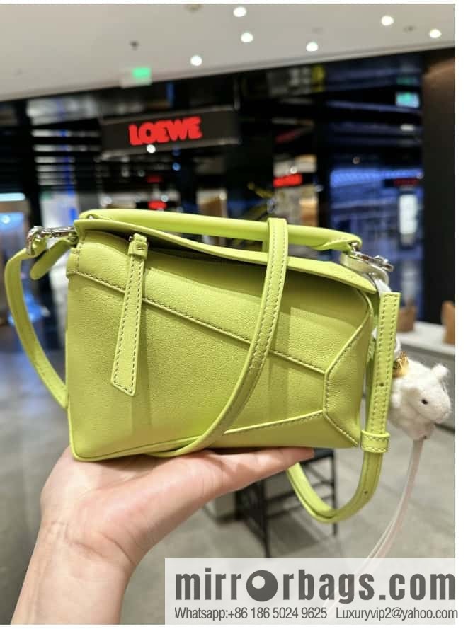 LOEWE puzzle new geometric bag 0680 neon green 18CM