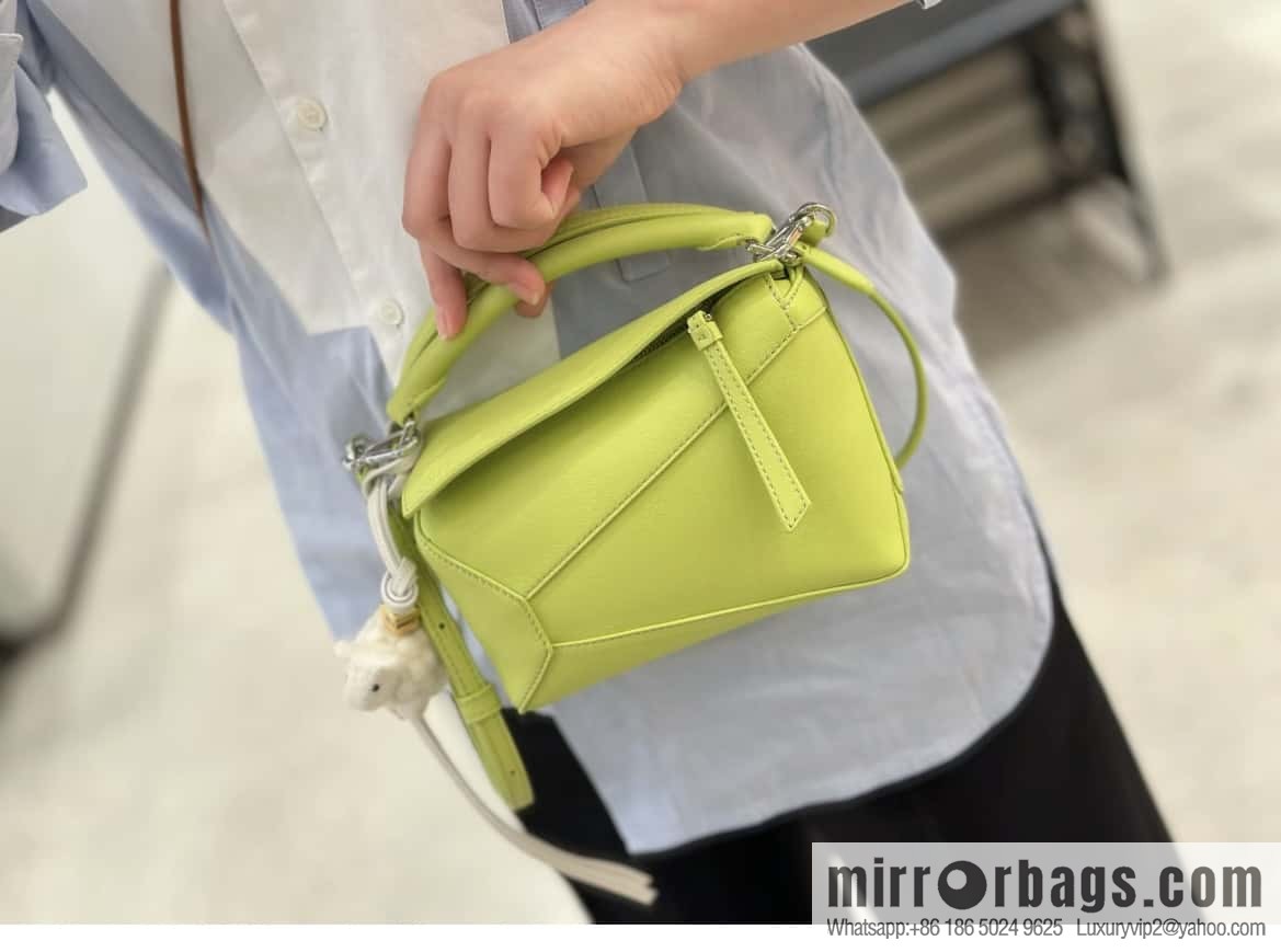 LOEWE puzzle new geometric bag 0680 neon green 18CM
