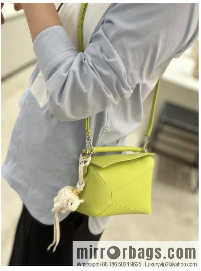 LOEWE puzzle new geometric bag 0680 neon green 18CM