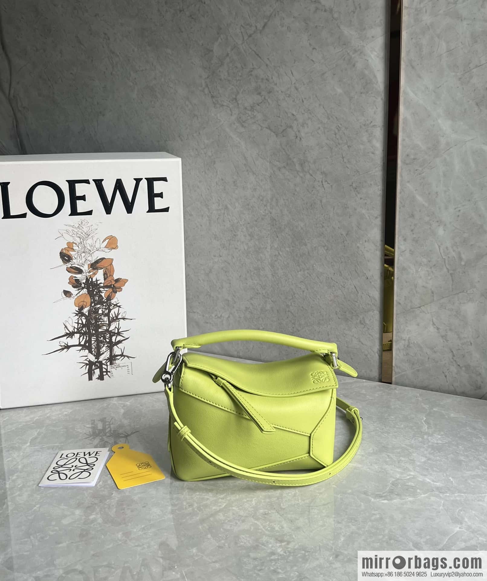 LOEWE puzzle new geometric bag 0680 neon green 18CM
