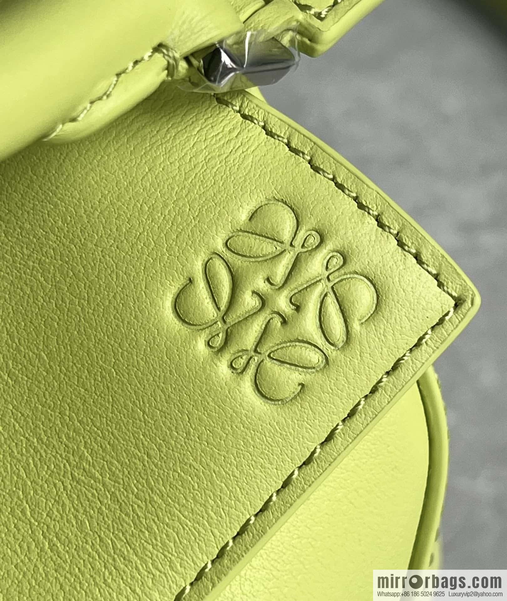 LOEWE puzzle new geometric bag 0680 neon green 18CM