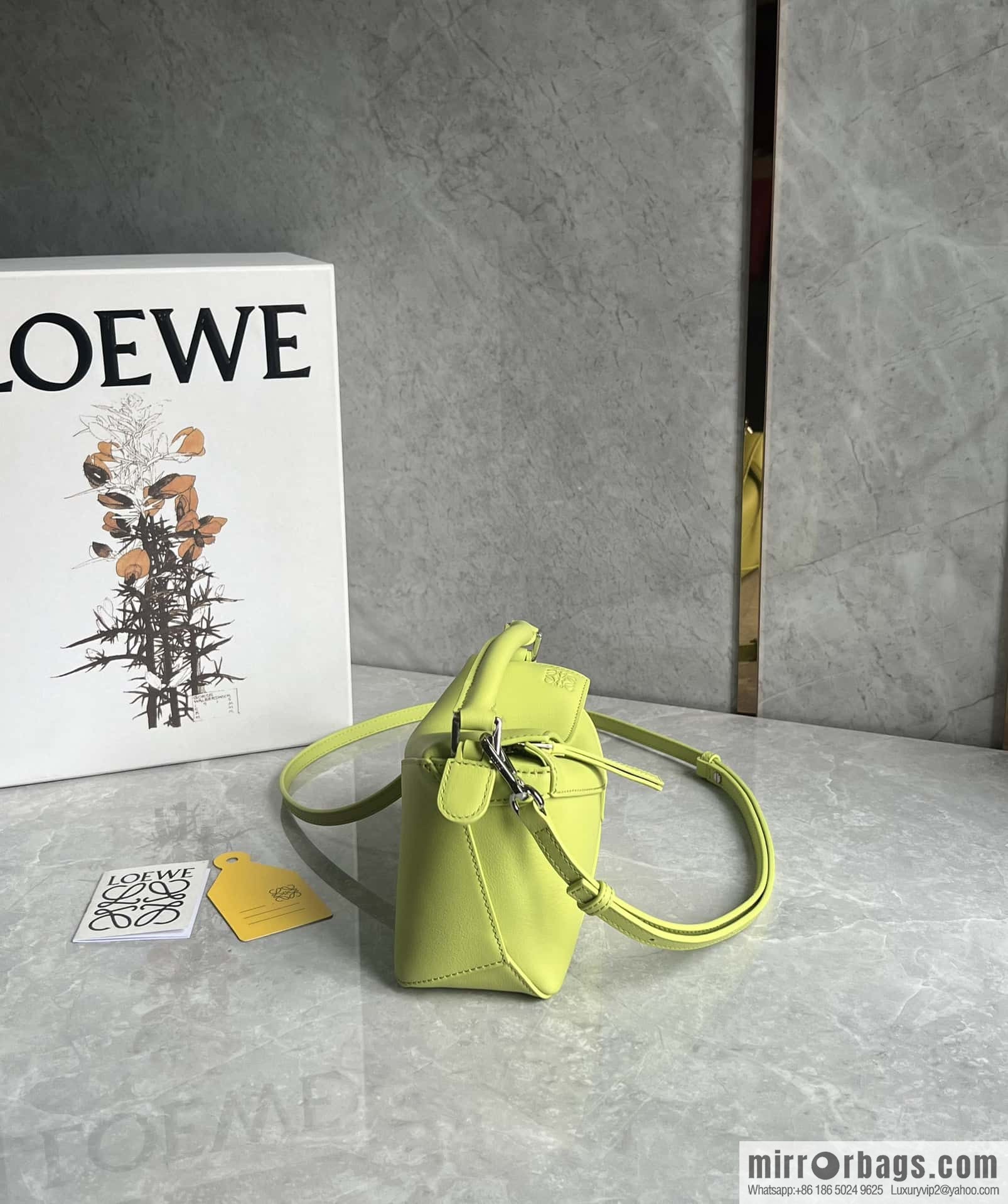 LOEWE puzzle new geometric bag 0680 neon green 18CM