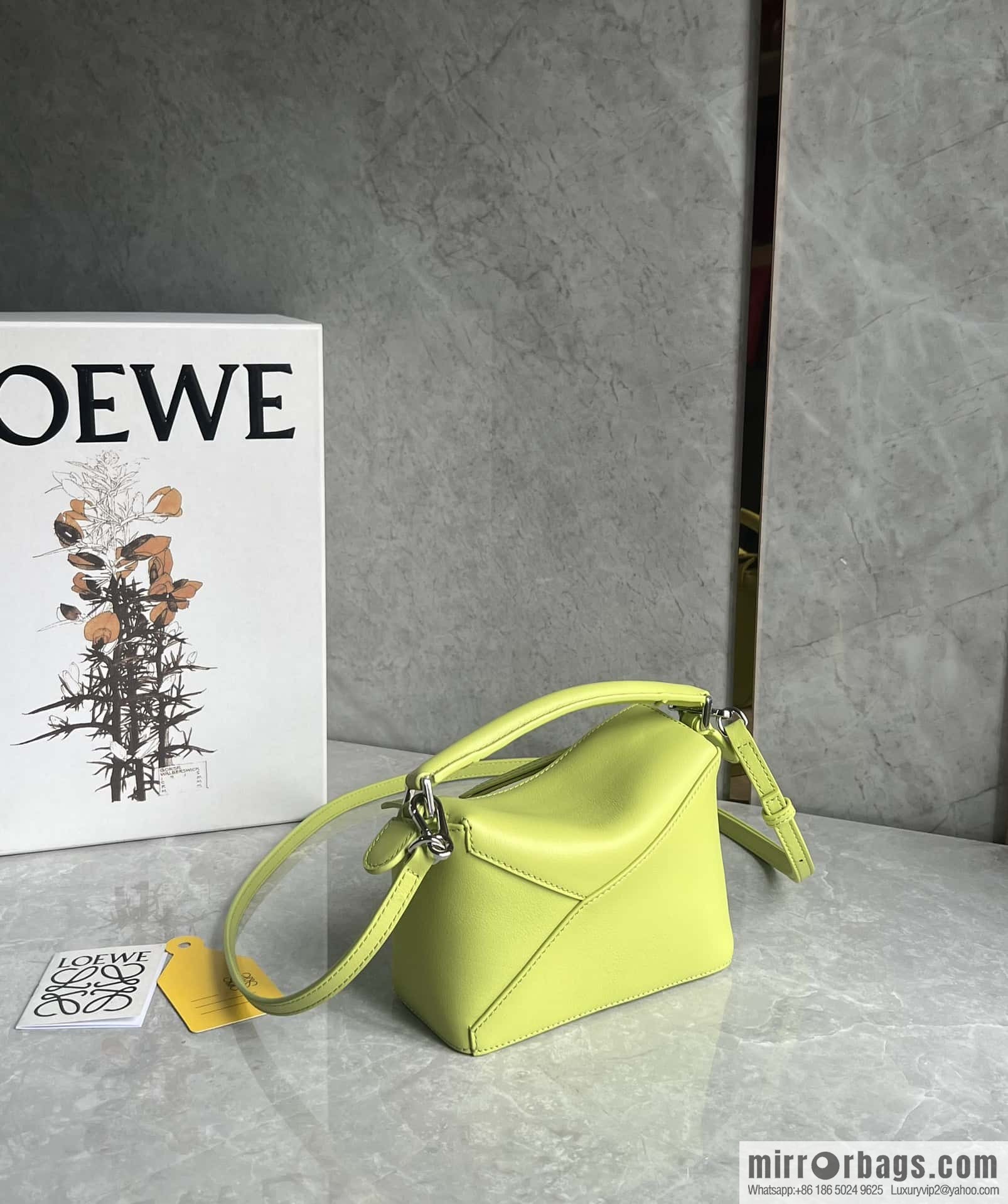 LOEWE puzzle new geometric bag 0680 neon green 18CM