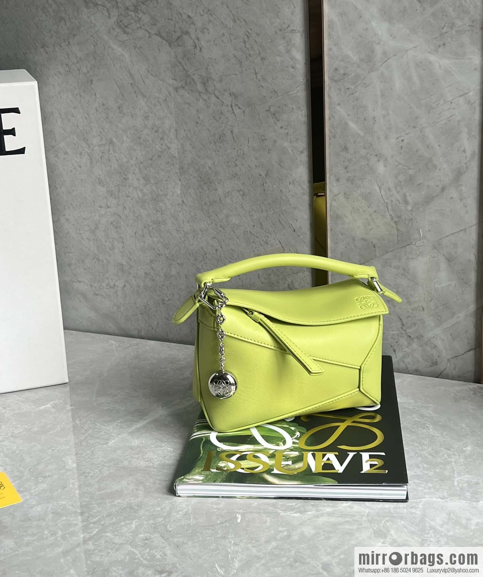 LOEWE puzzle new geometric bag 0680 neon green 18CM