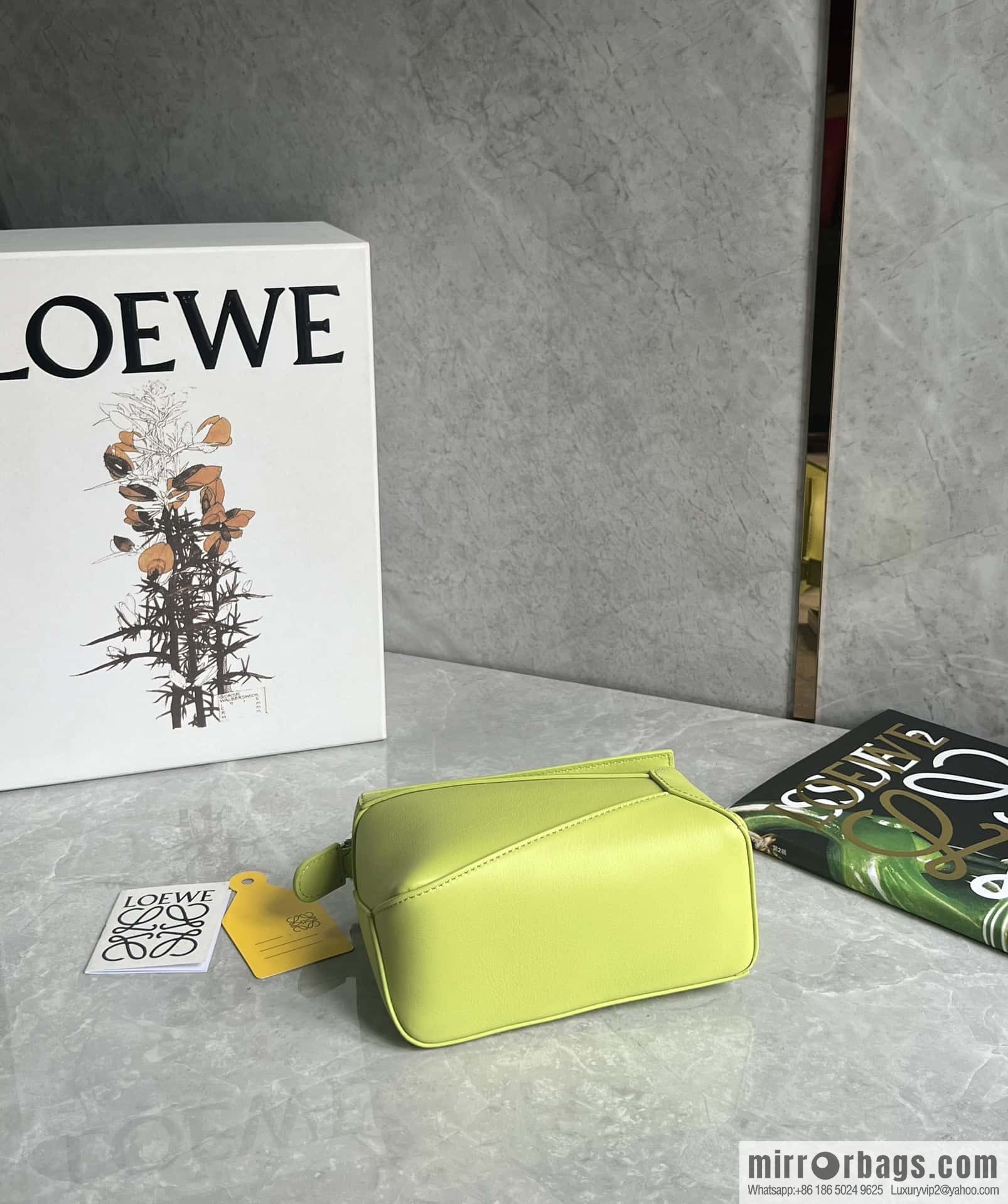 LOEWE puzzle new geometric bag 0680 neon green 18CM