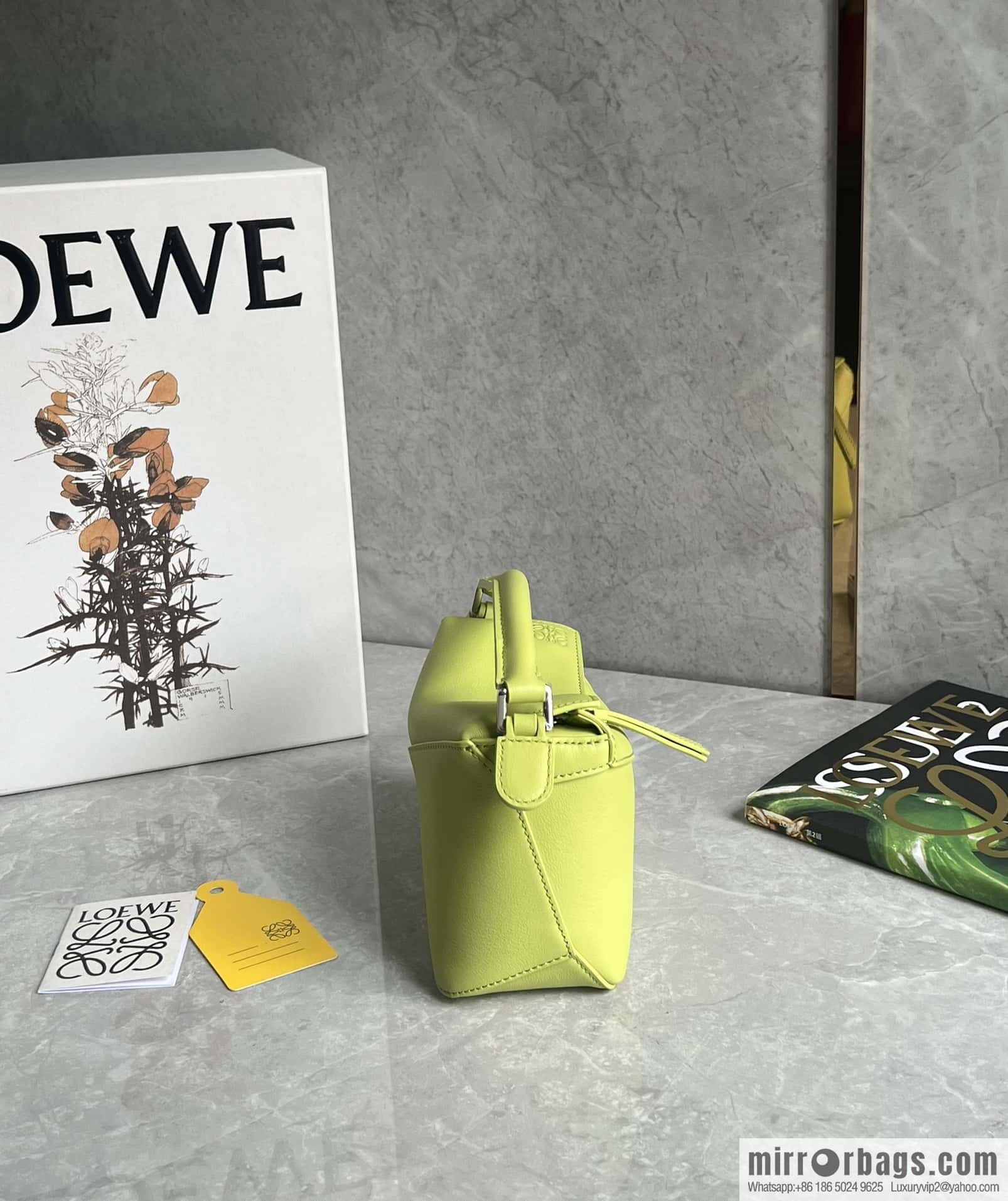 LOEWE puzzle new geometric bag 0680 neon green 18CM