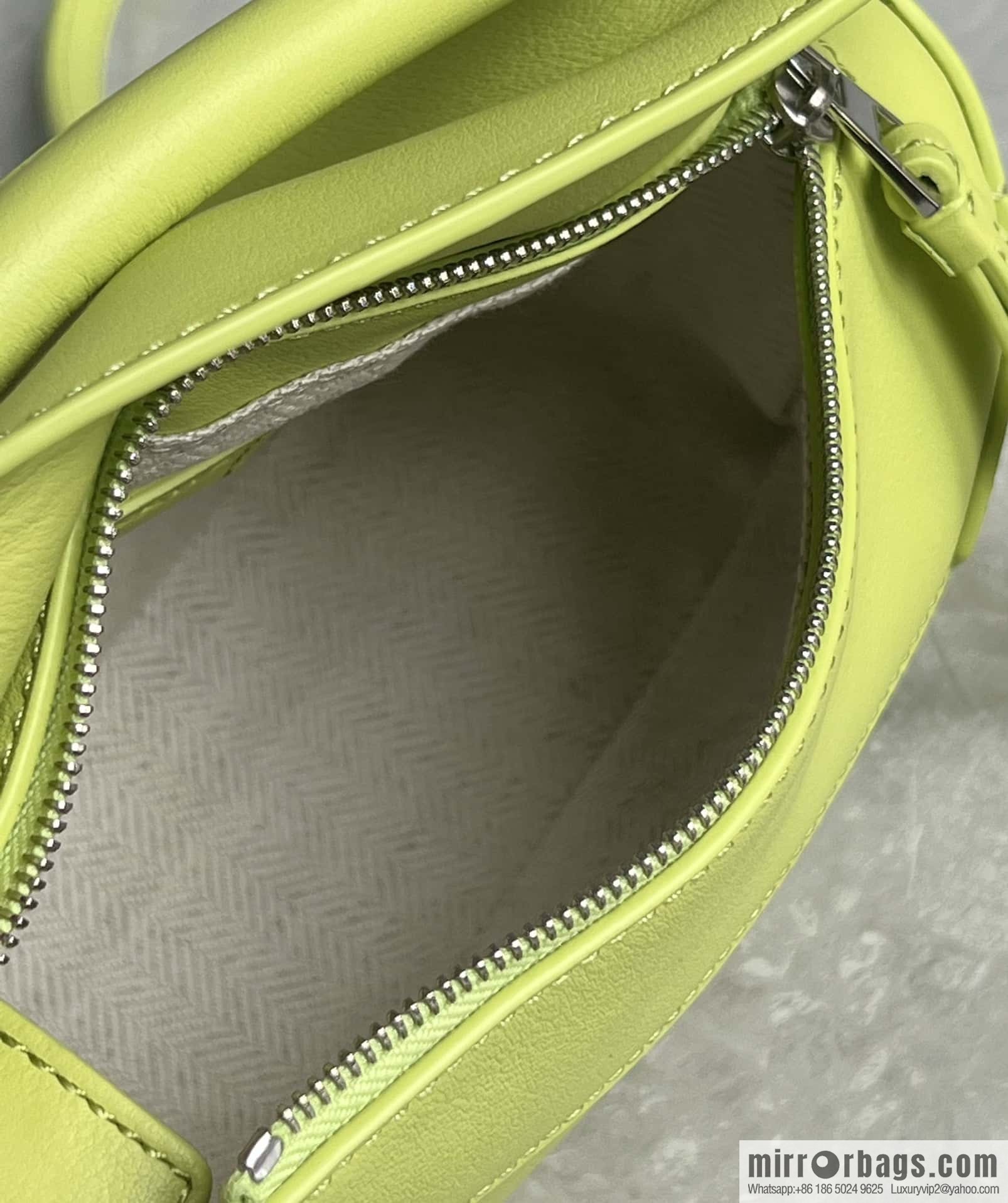 LOEWE puzzle new geometric bag 0680 neon green 18CM