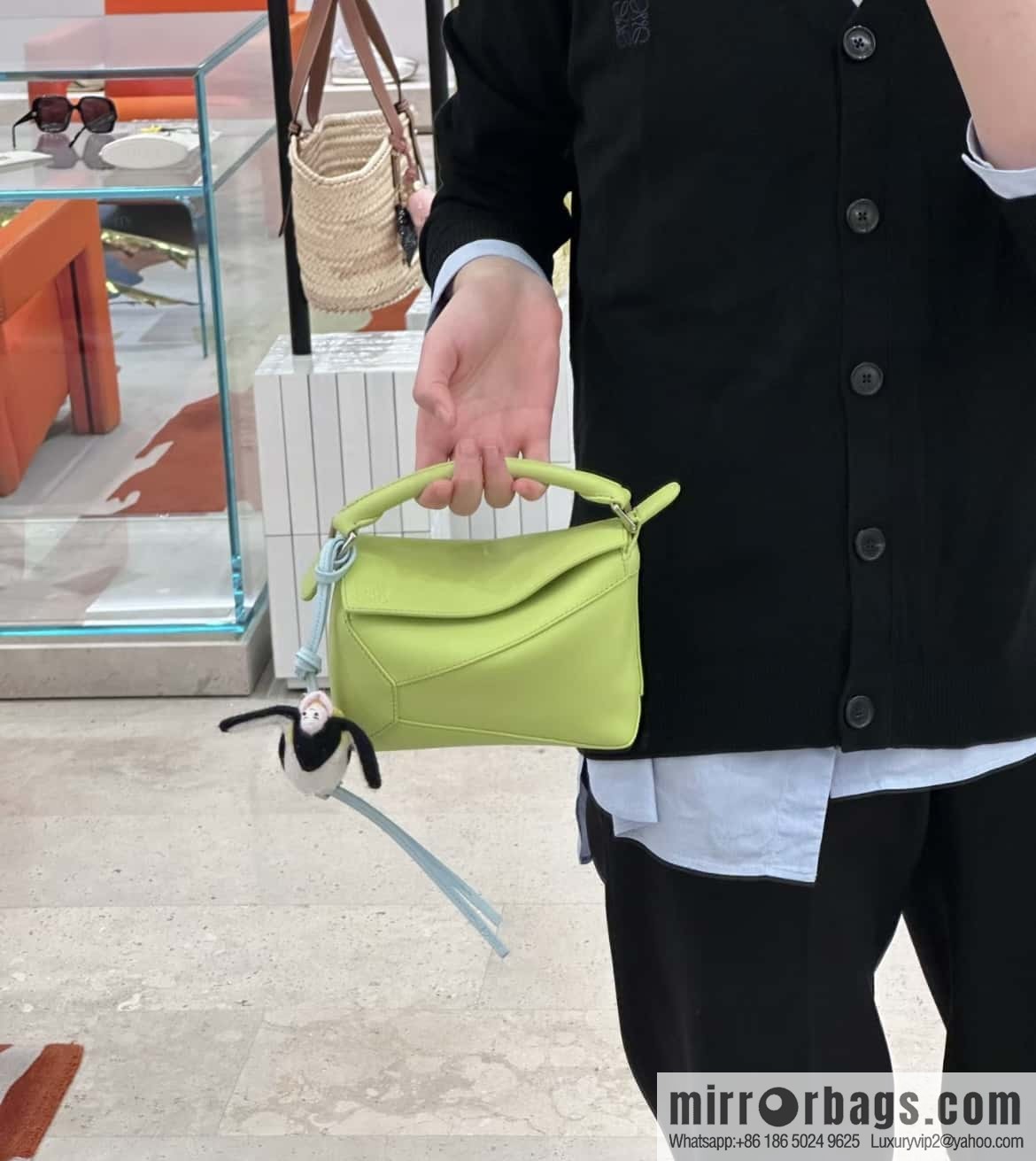 LOEWE puzzle new geometric pack 0681 neon green 24CM