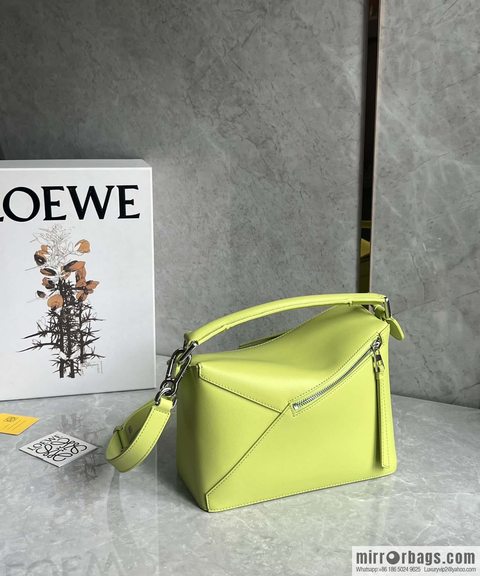 LOEWE puzzle new geometric pack 0681 neon green 24CM