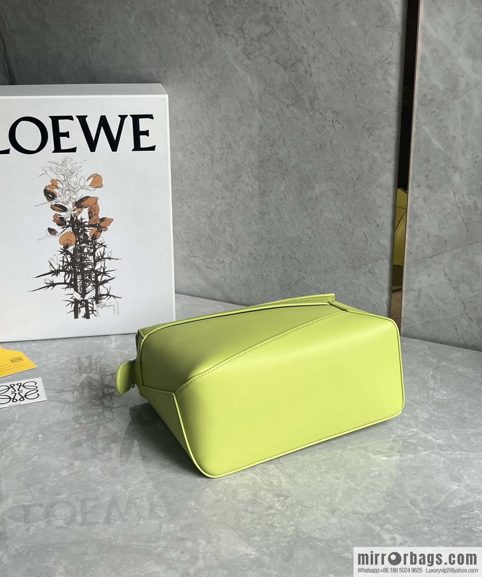 LOEWE puzzle new geometric pack 0681 neon green 24CM