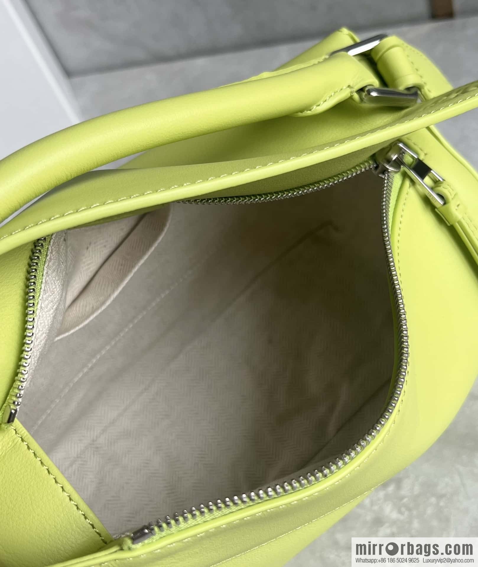LOEWE puzzle new geometric pack 0681 neon green 24CM