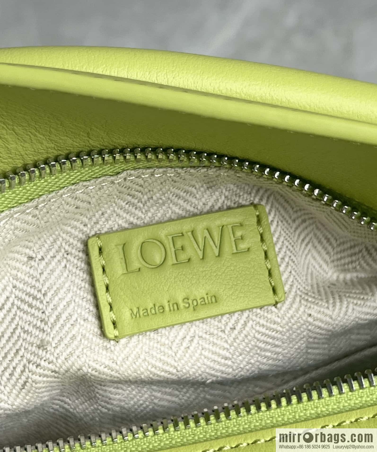 LOEWE puzzle new geometric pack 0681 neon green 24CM